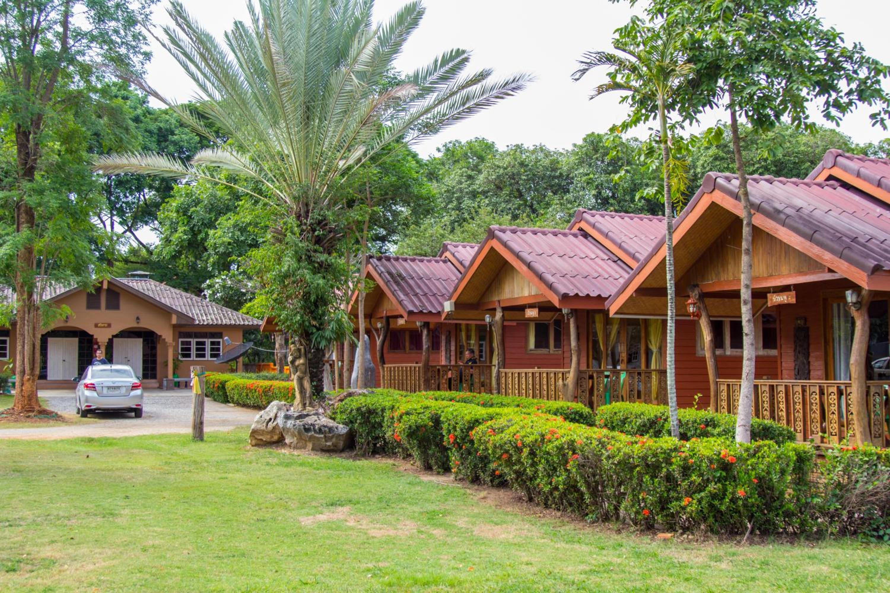 Hotel Buasawan Resort & Restaurant - Image 1