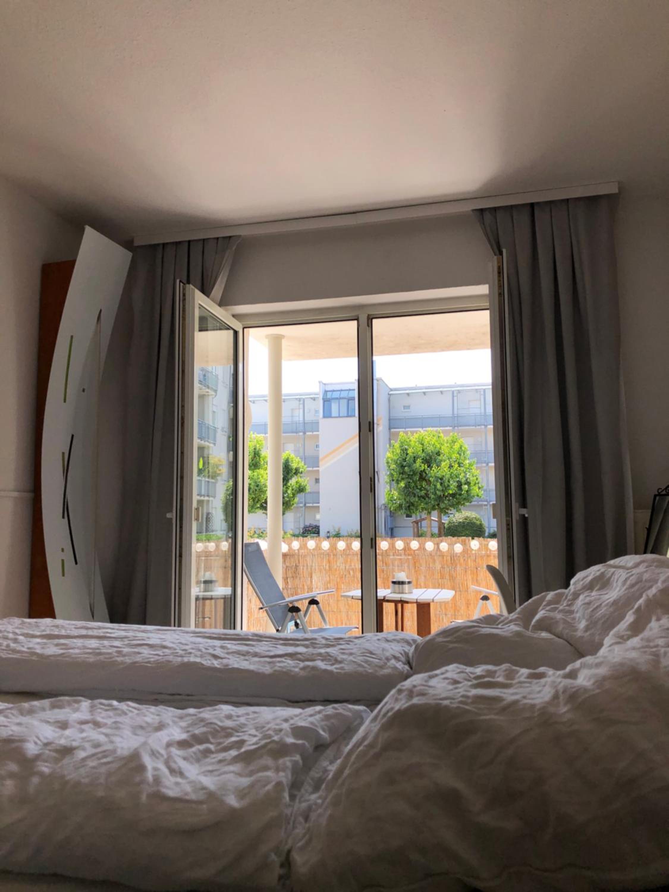 Parkplatz und Balkon - Burberg`s Heimathafen in Wiesbaden view 3