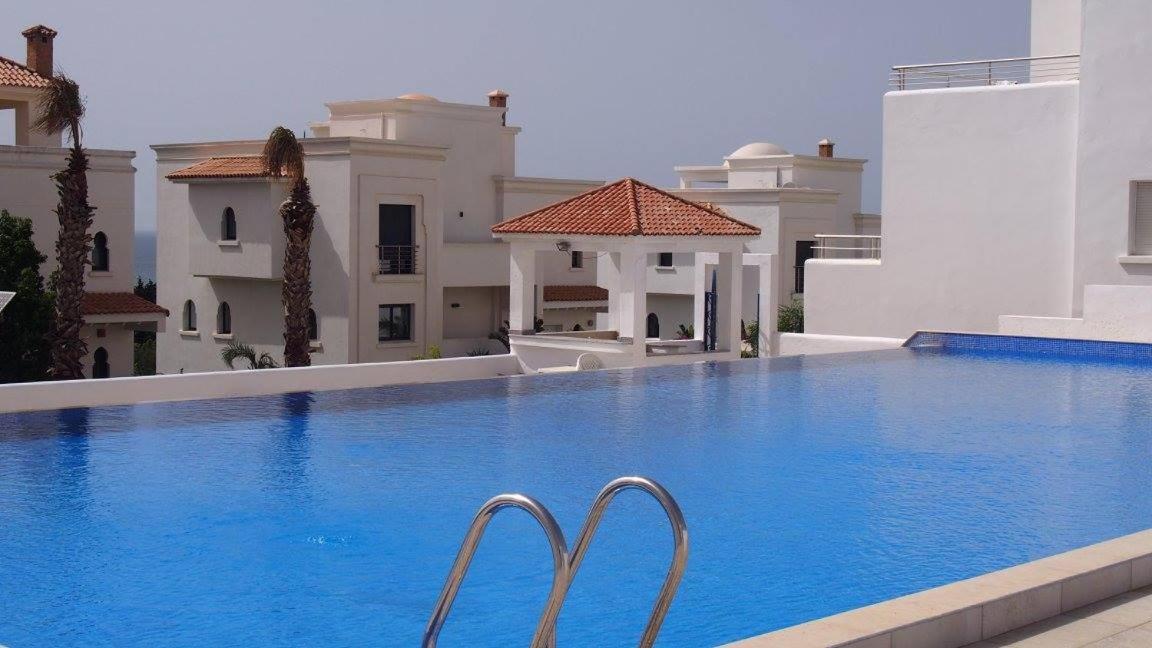 Appartement haut standing calme + piscines + WIFI view 2