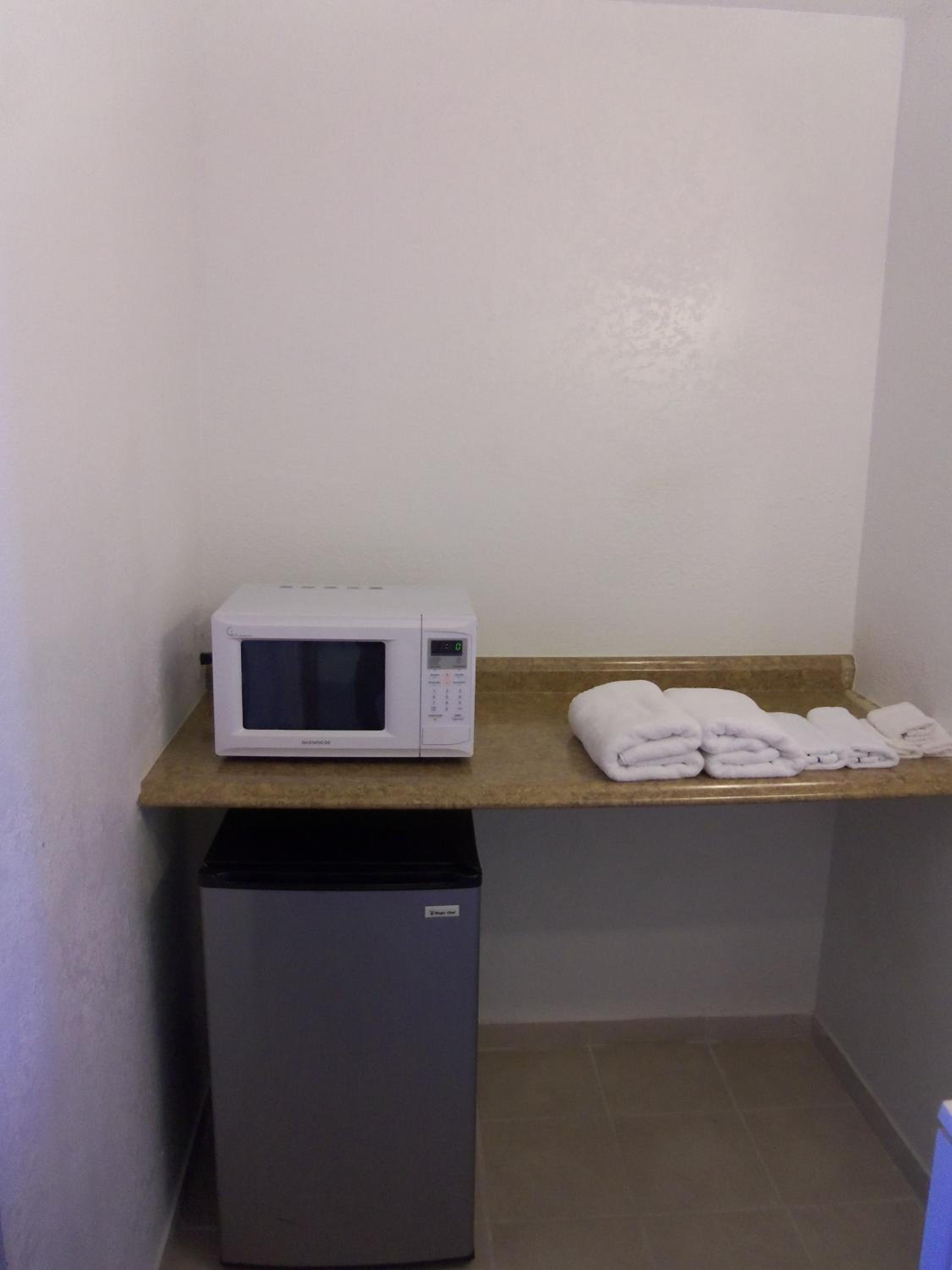 Super 54 Inn - Property Image 7