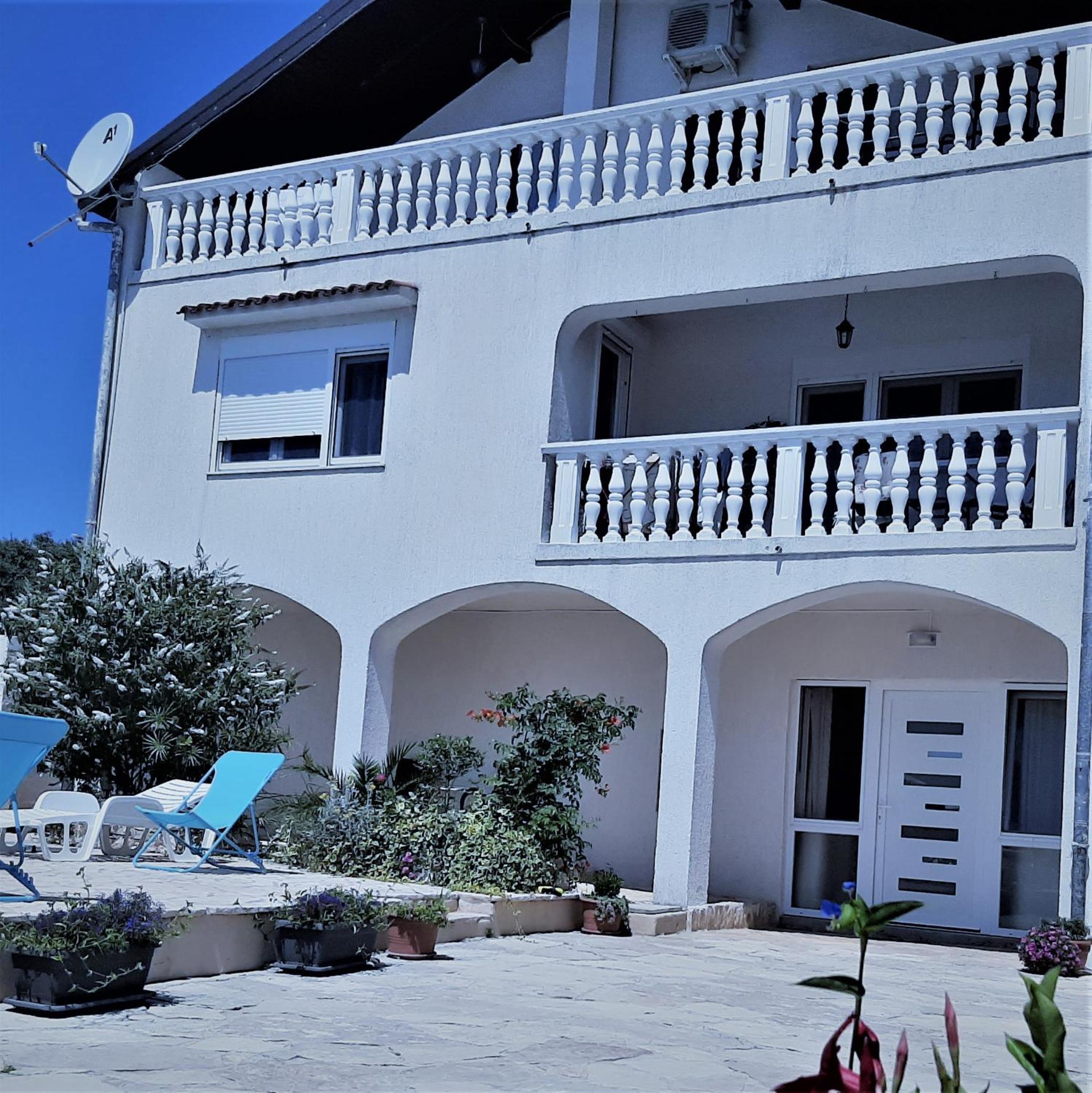 Apartments"Nika" with private pool view 2