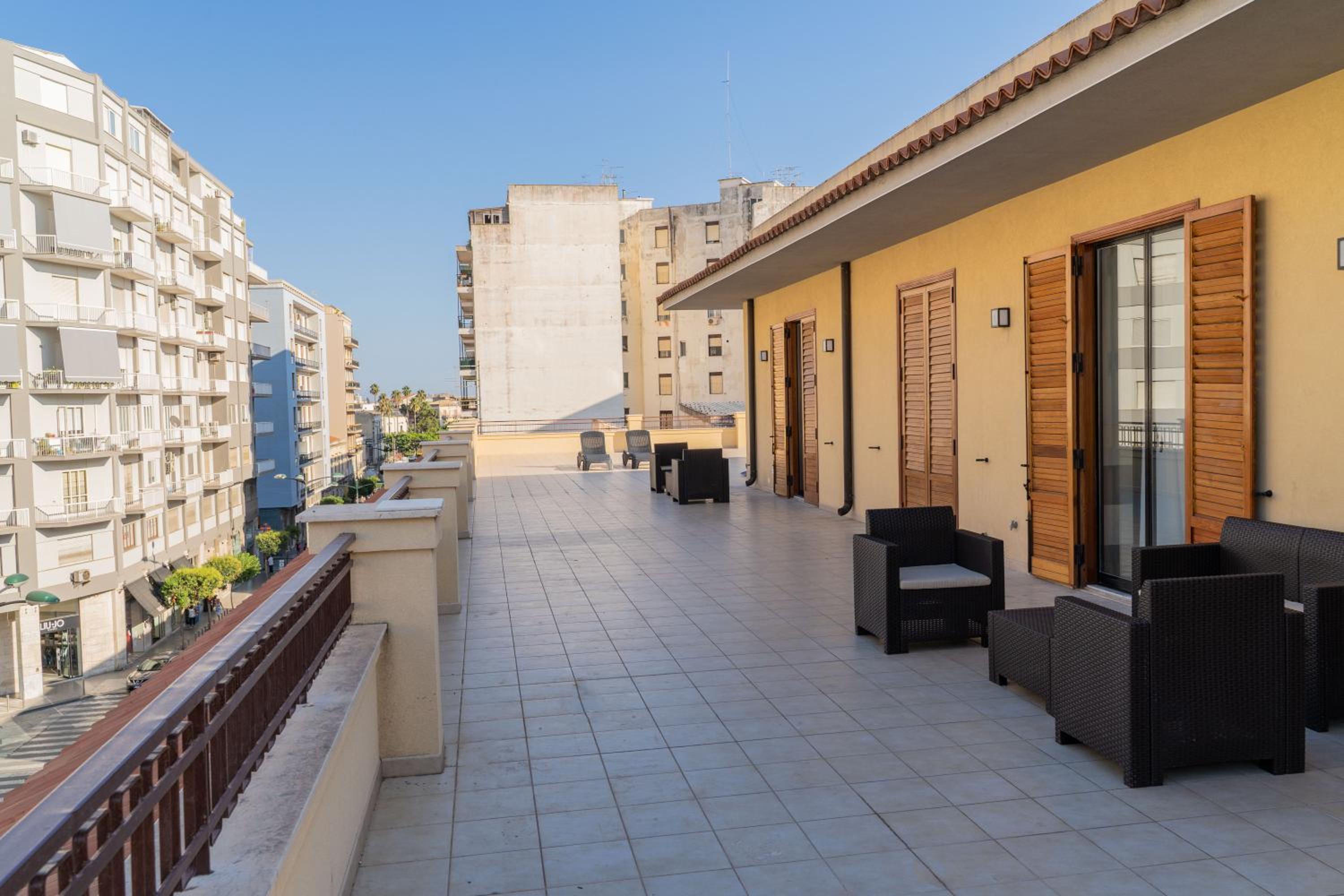 Gelone Rooftop and Suites view 2