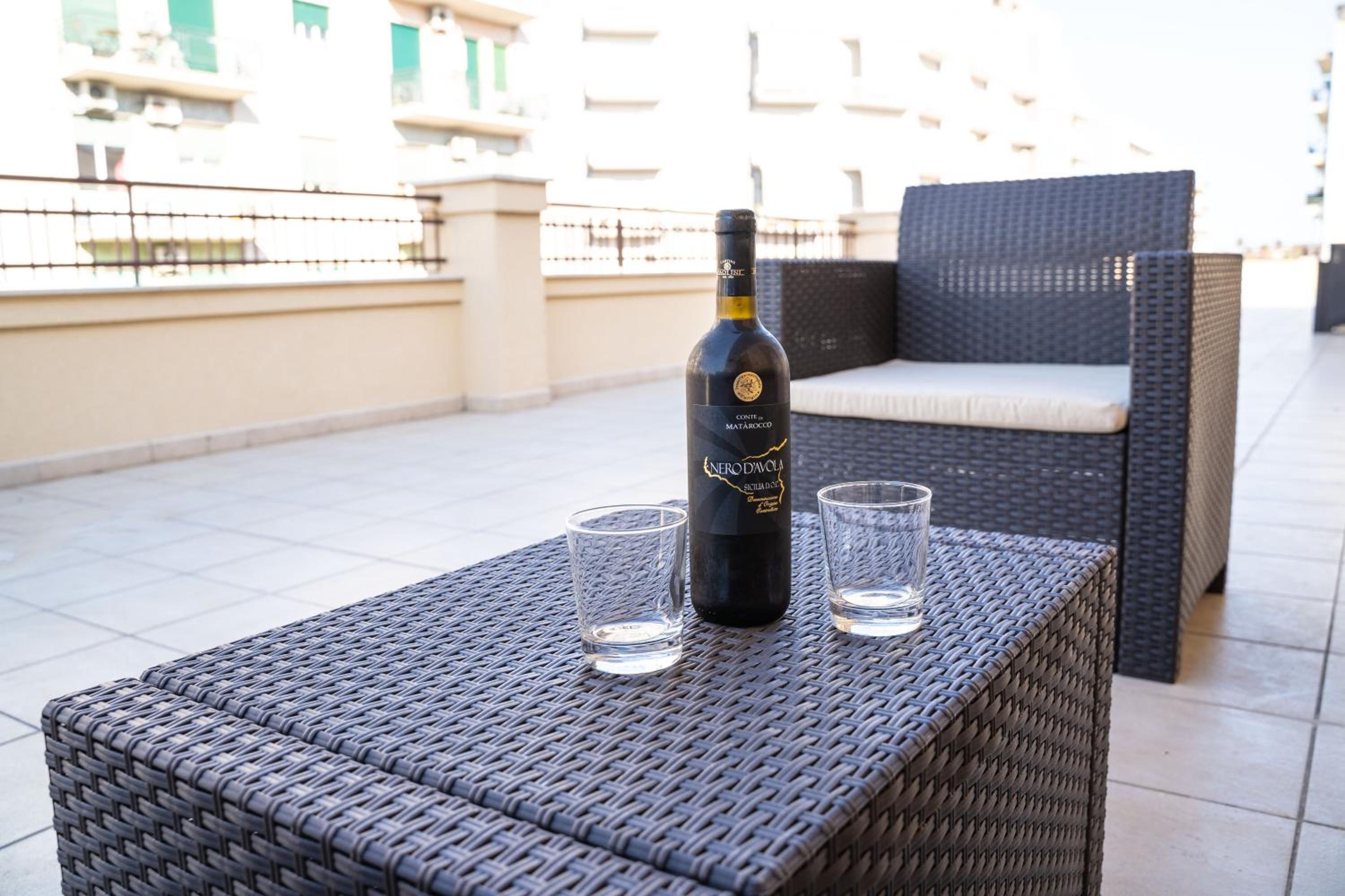 Gelone Rooftop and Suites view 3
