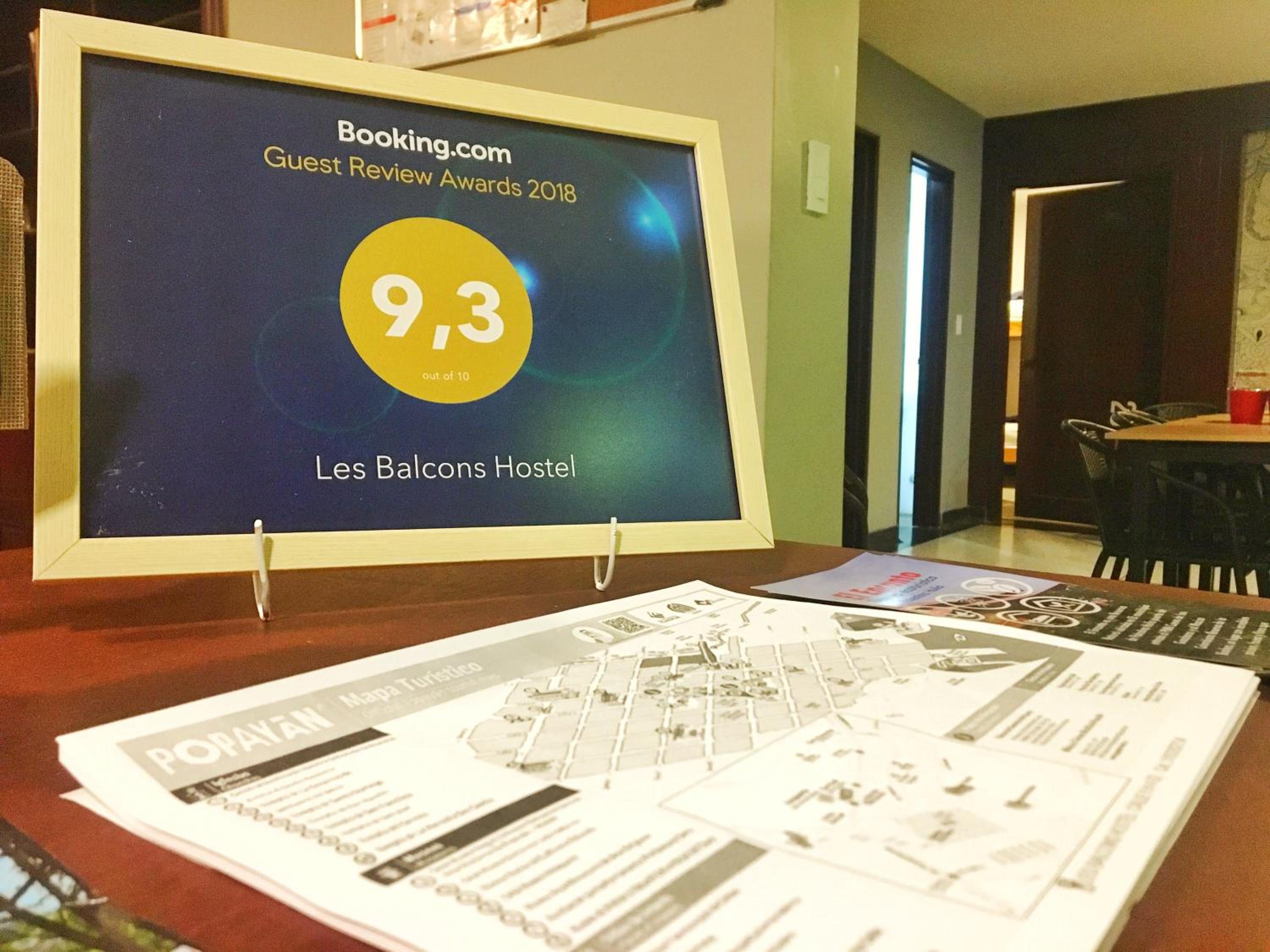 Les Balcons Hostel