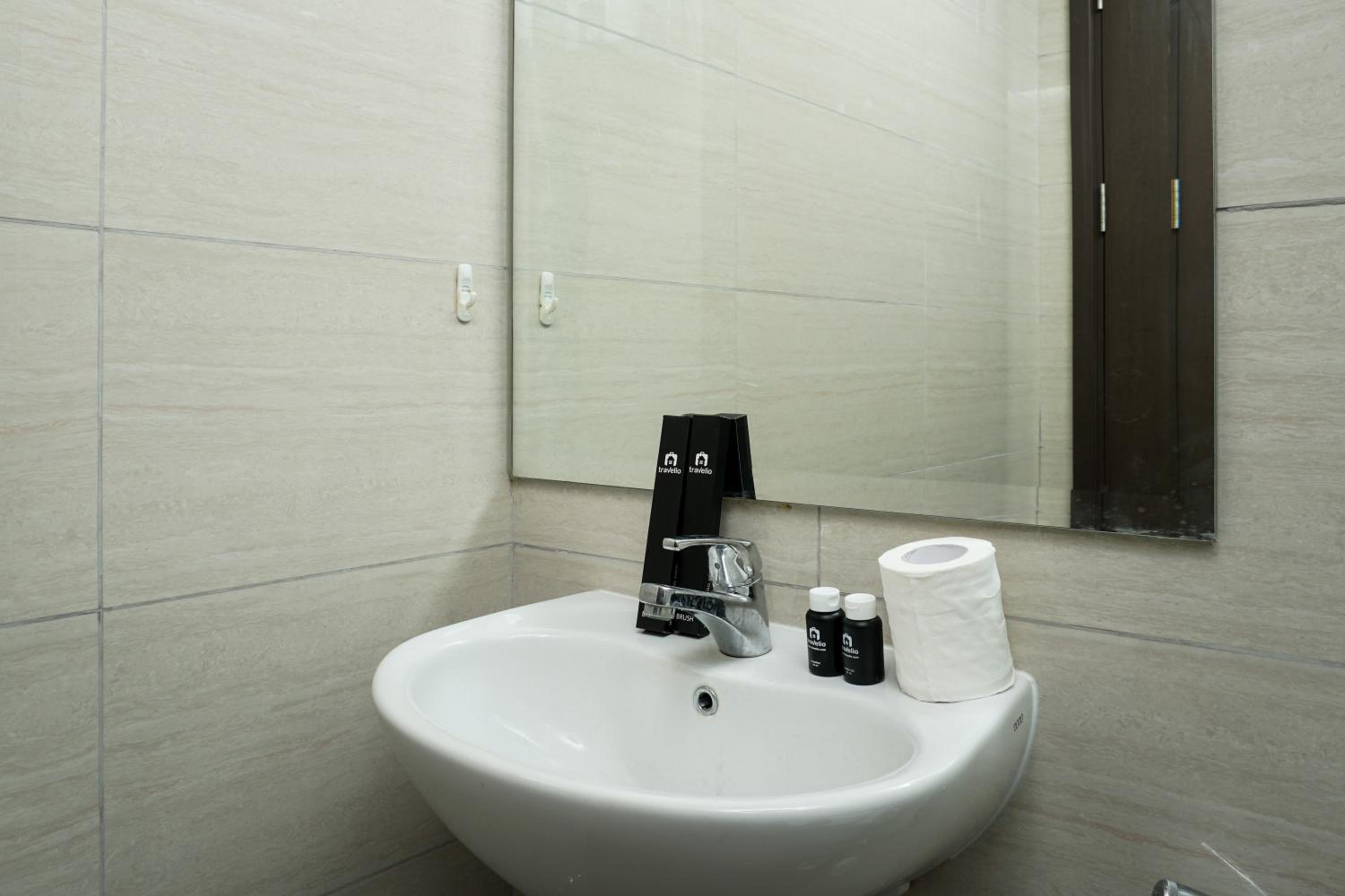 Exclusive 1BR Ciputra International Apartment By Travelio, Cakarta - 14