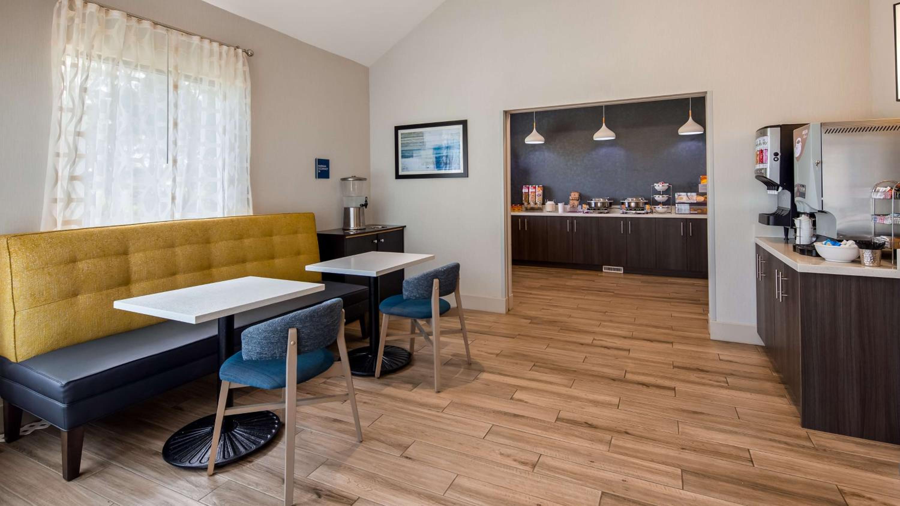 Best Western Hampshire Inn  Suites - Property Image 3
