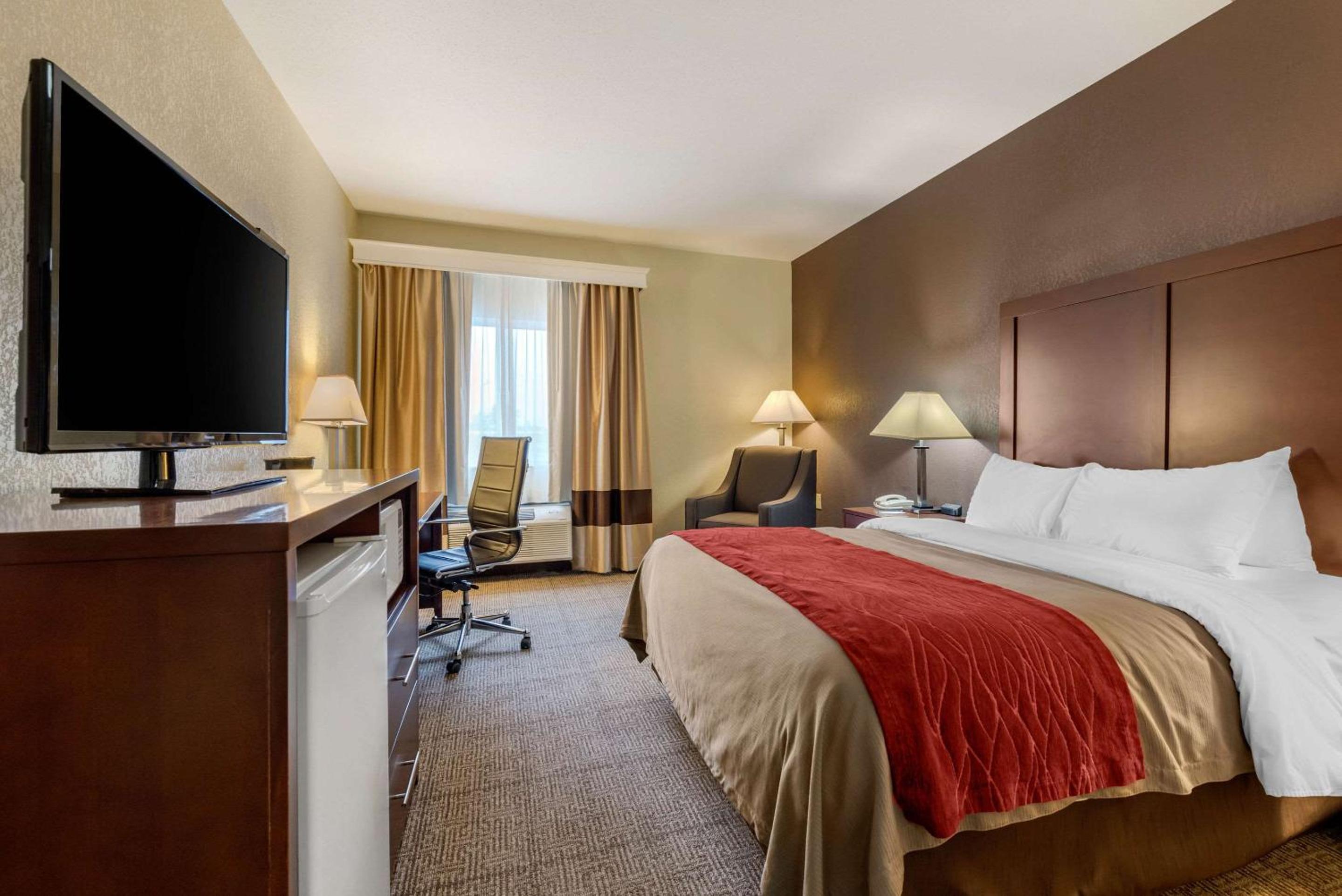 Comfort Inn Warren I-69 view 2