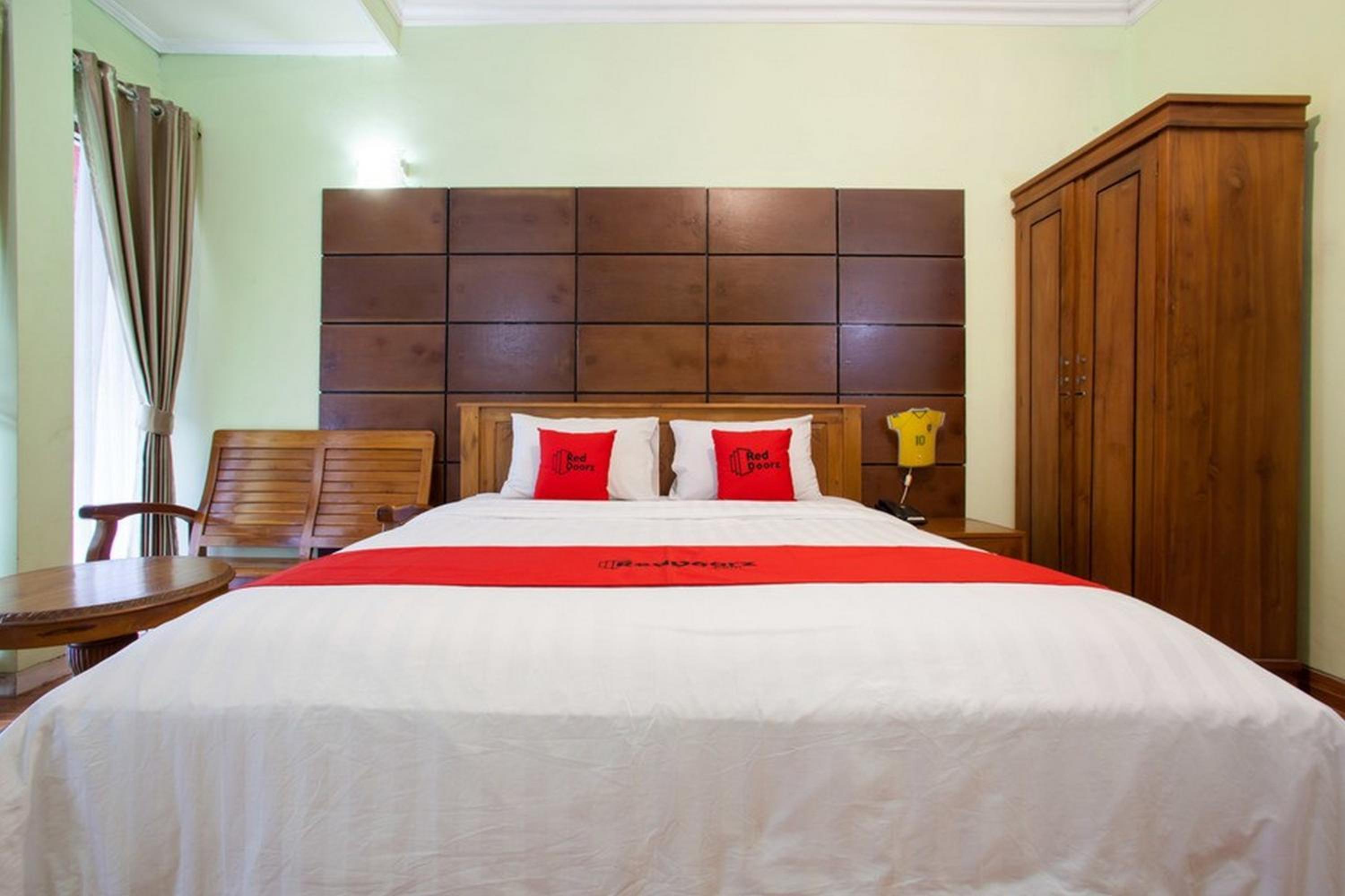 RedDoorz near Juanda International Airport