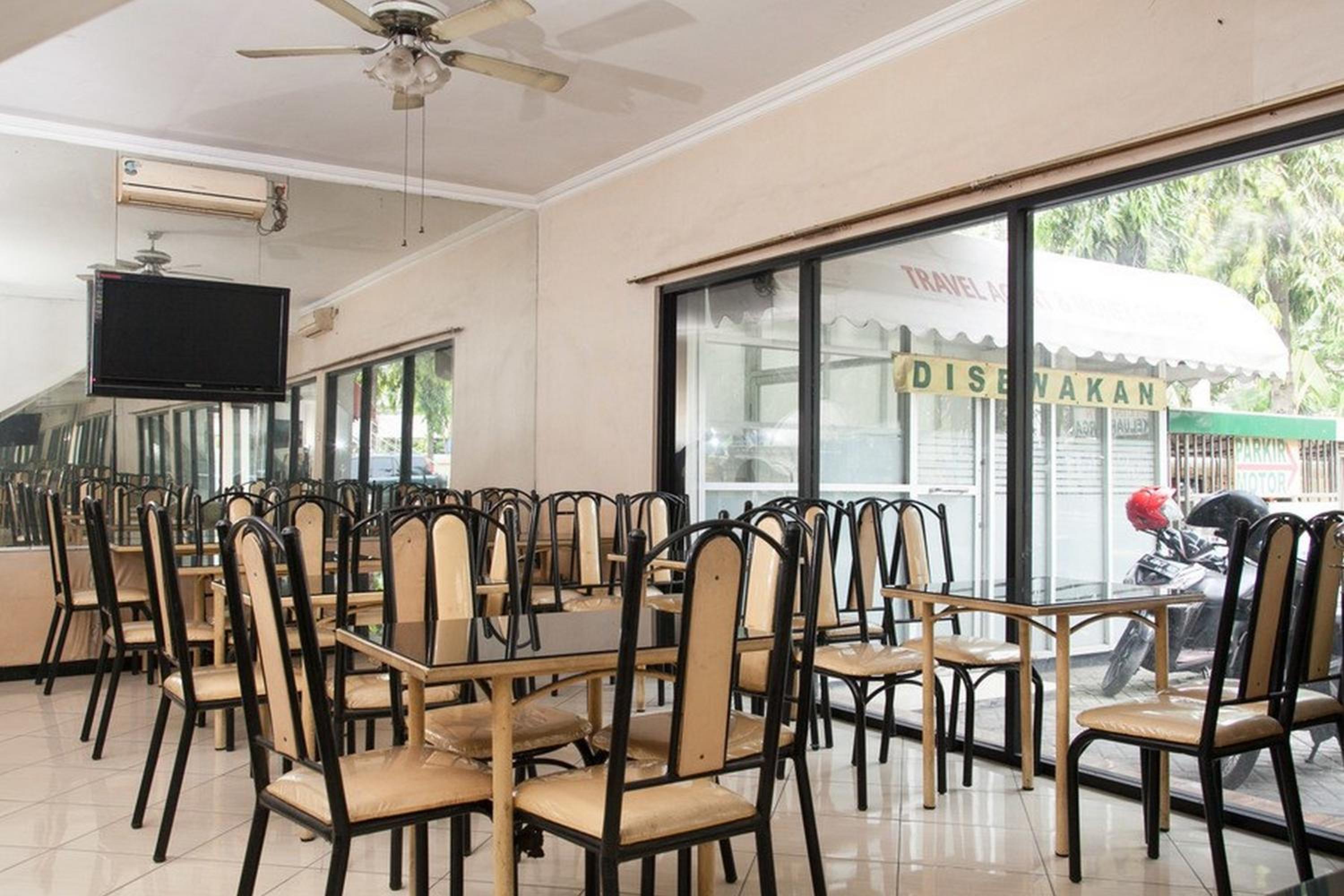 RedDoorz near Juanda International Airport
