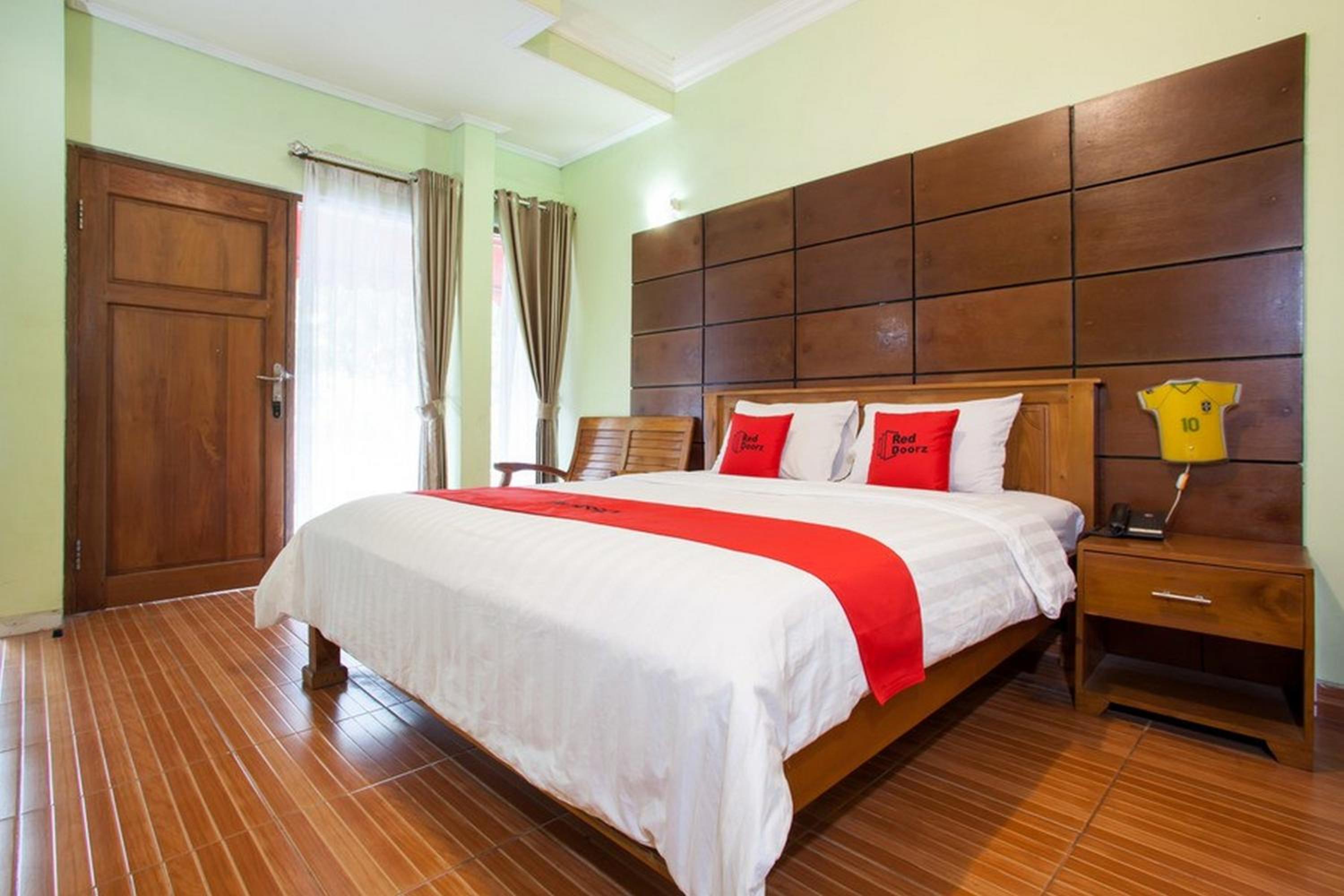 RedDoorz near Juanda International Airport