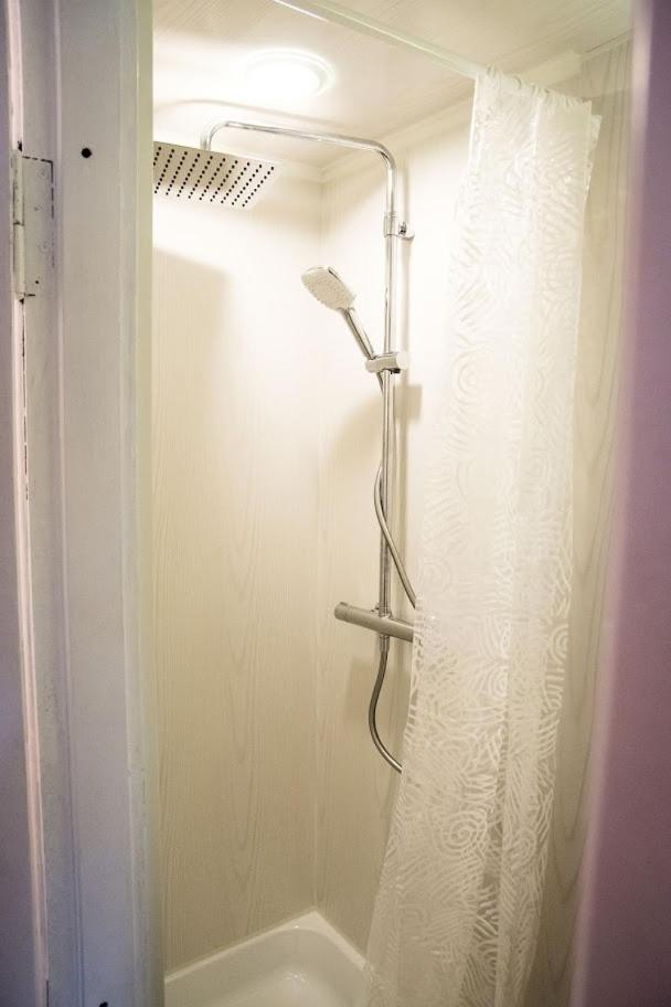Cozy city studio apartment free parking