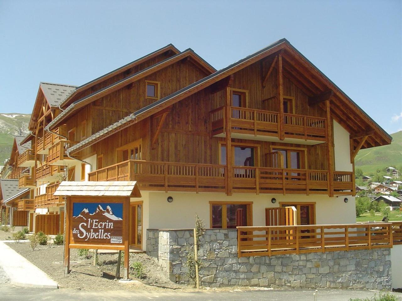 Lagrange Vacances L'Ecrin des Sybelles view 2
