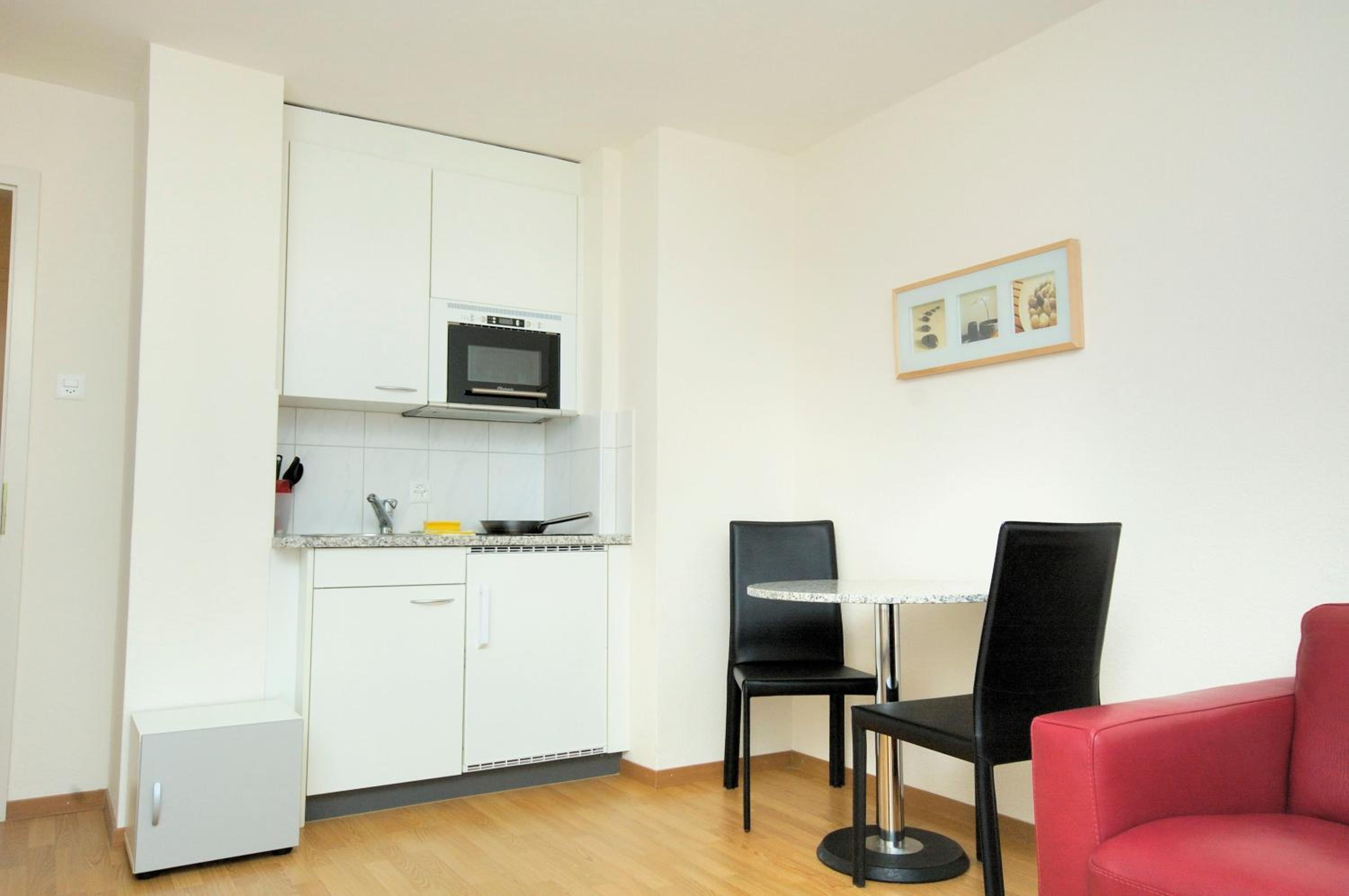 Executive Studio - Crown 28