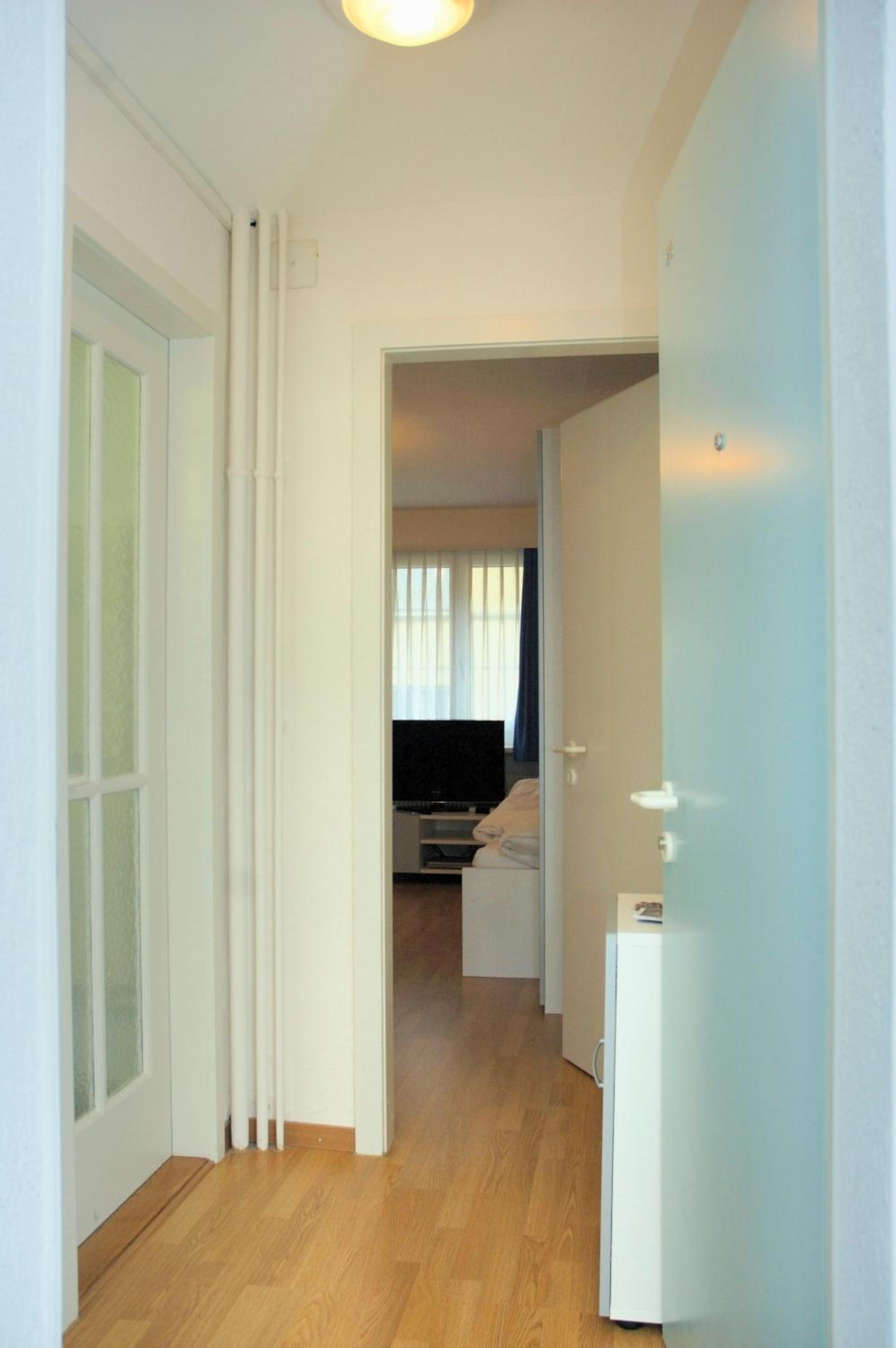 Executive Studio - Crown 28