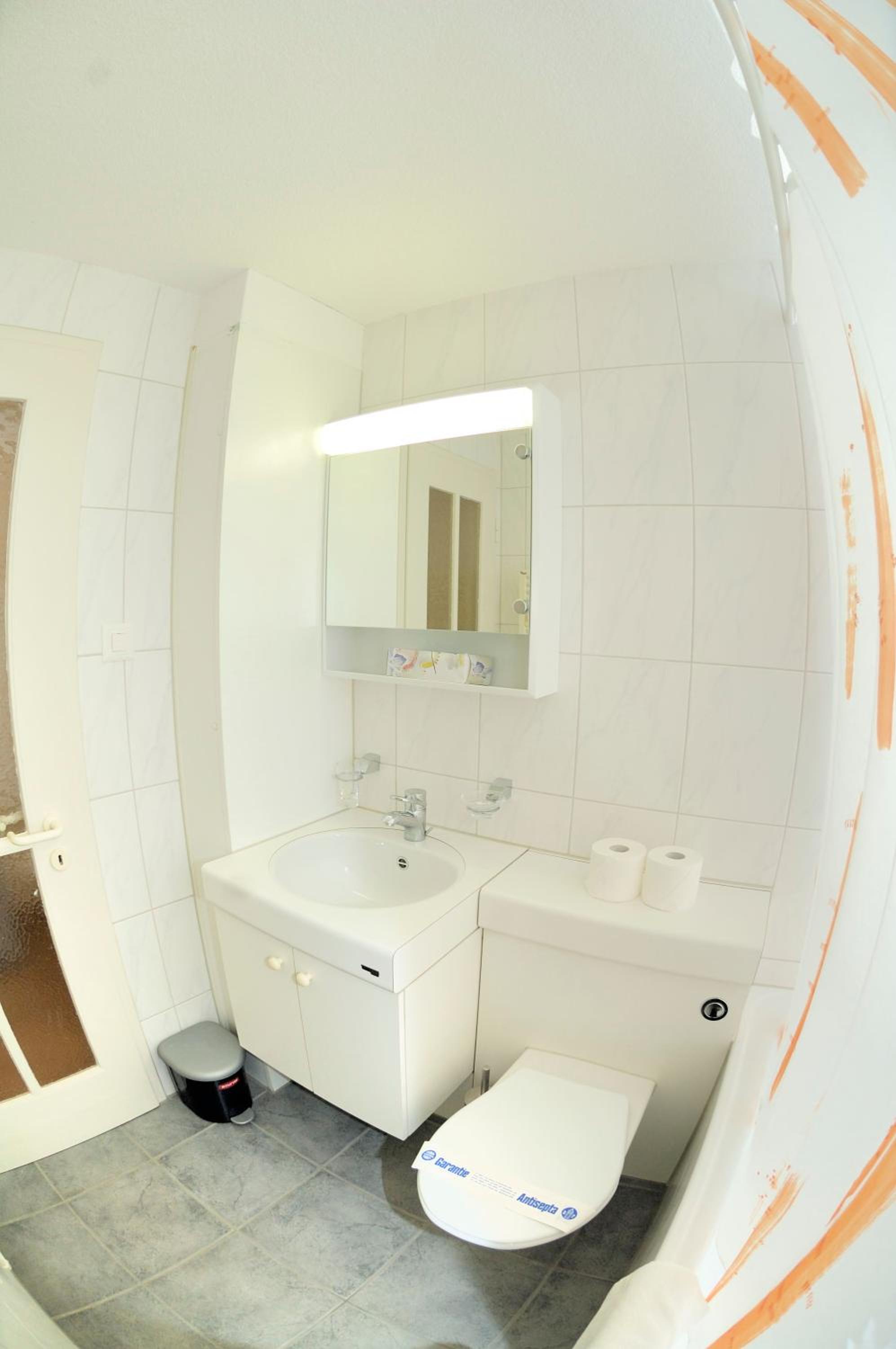 Executive Studio - Crown 28