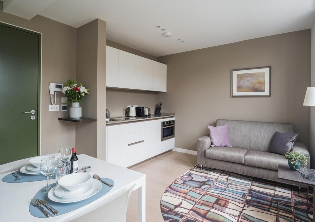 Mirabilis Apartments, Wells Court