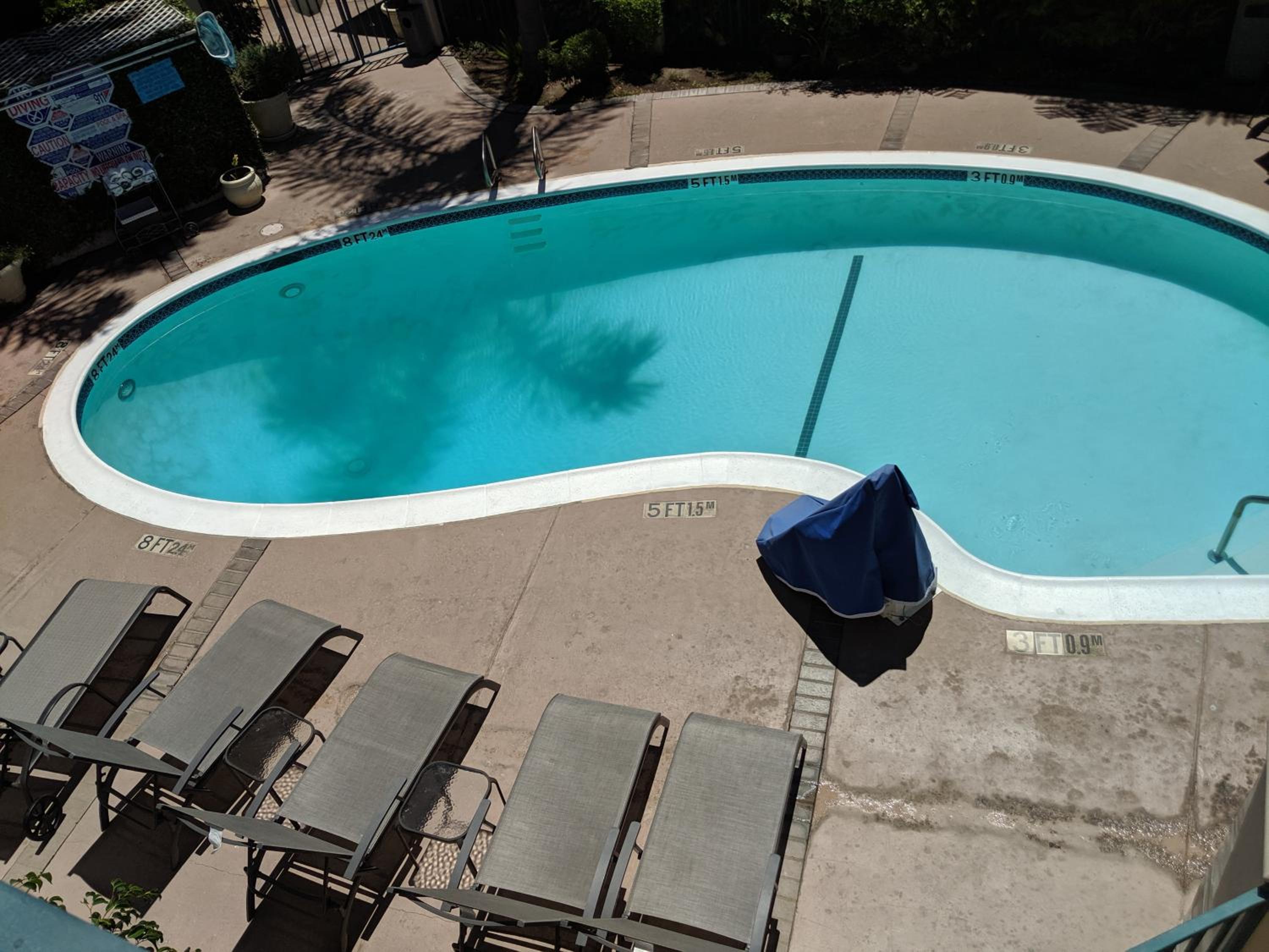 Tarzana Inn - Property Image 1