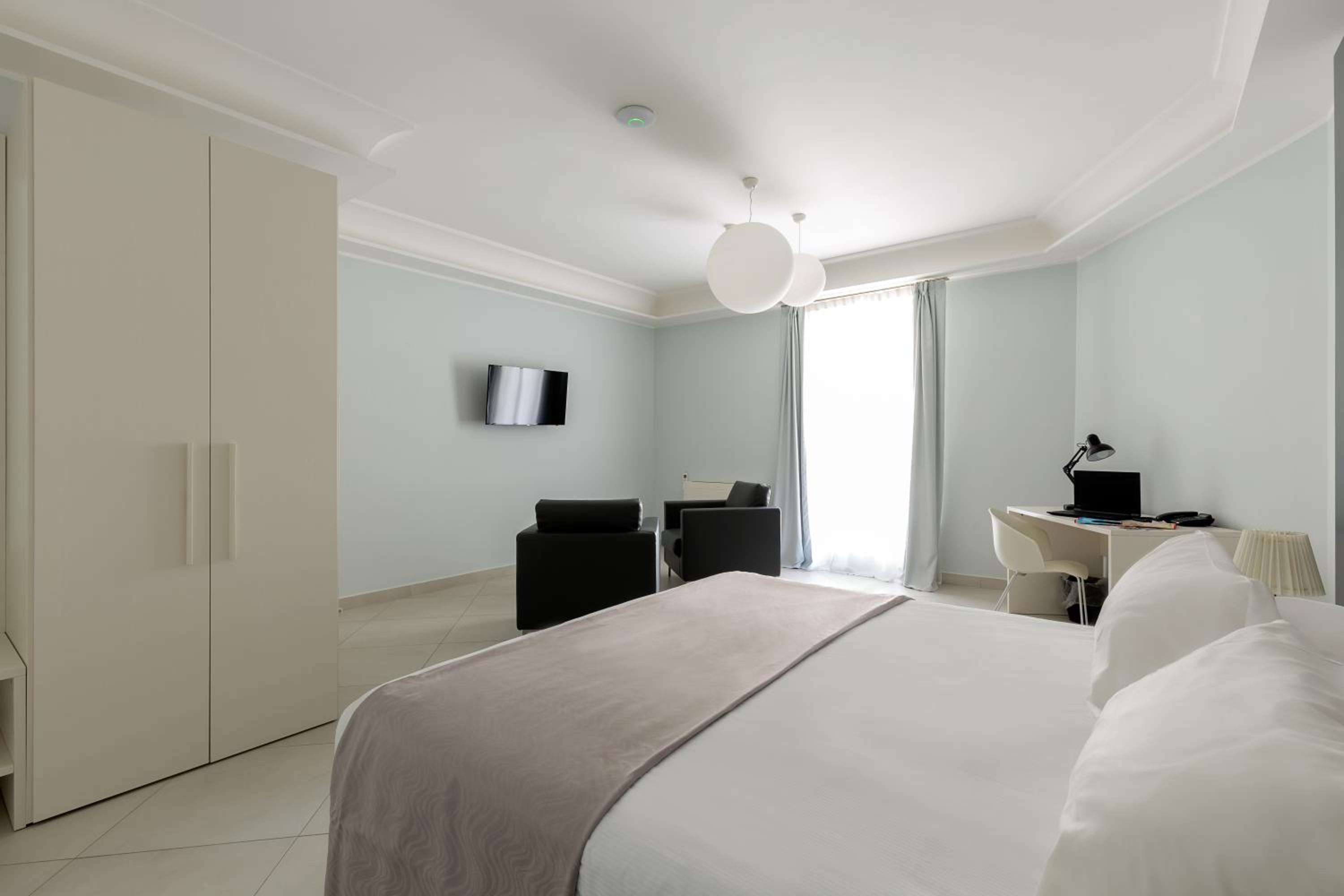 Dioniso’s Luxury Apartments Municipio