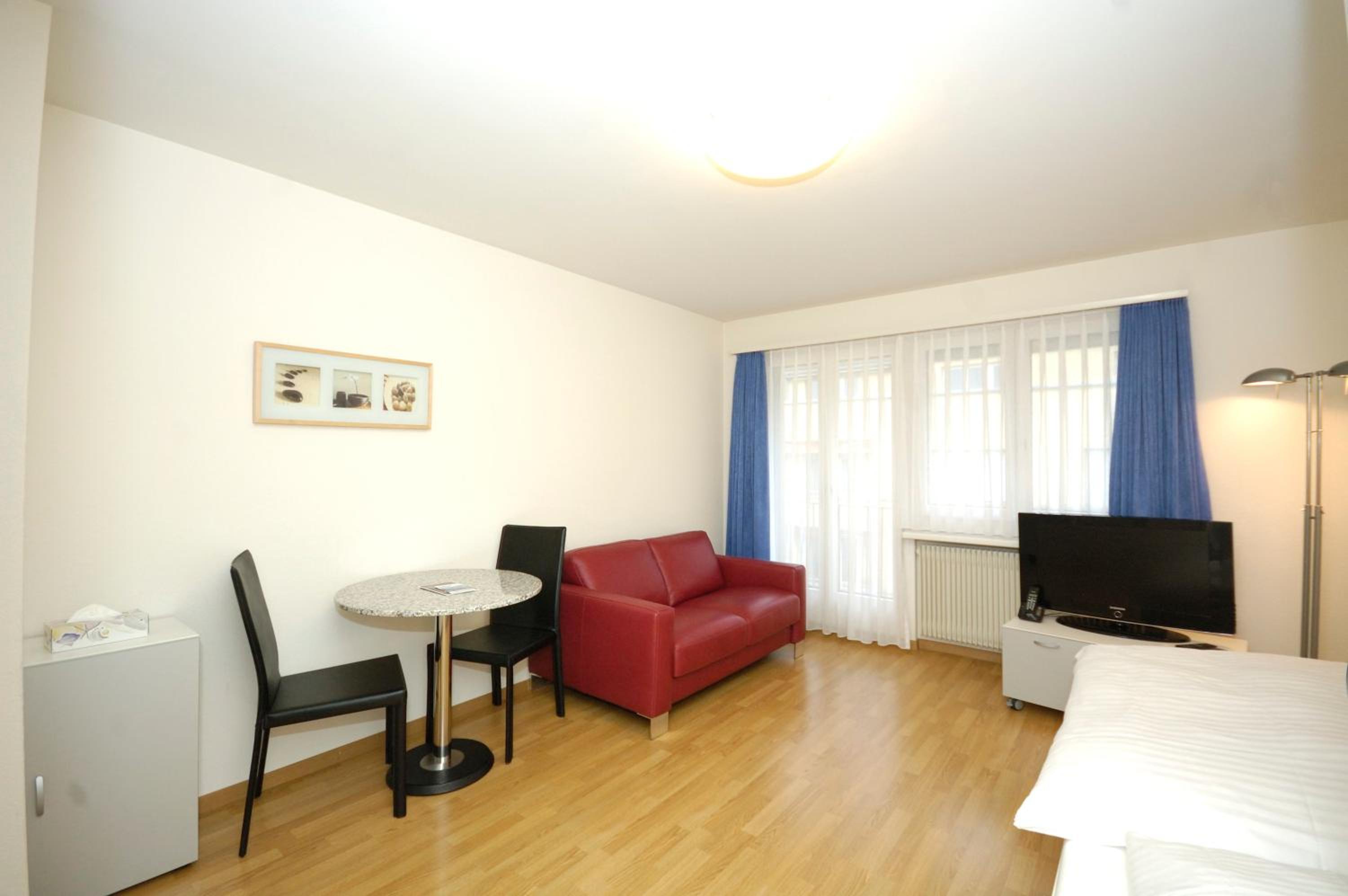 City-studio on top floor - Crown 48