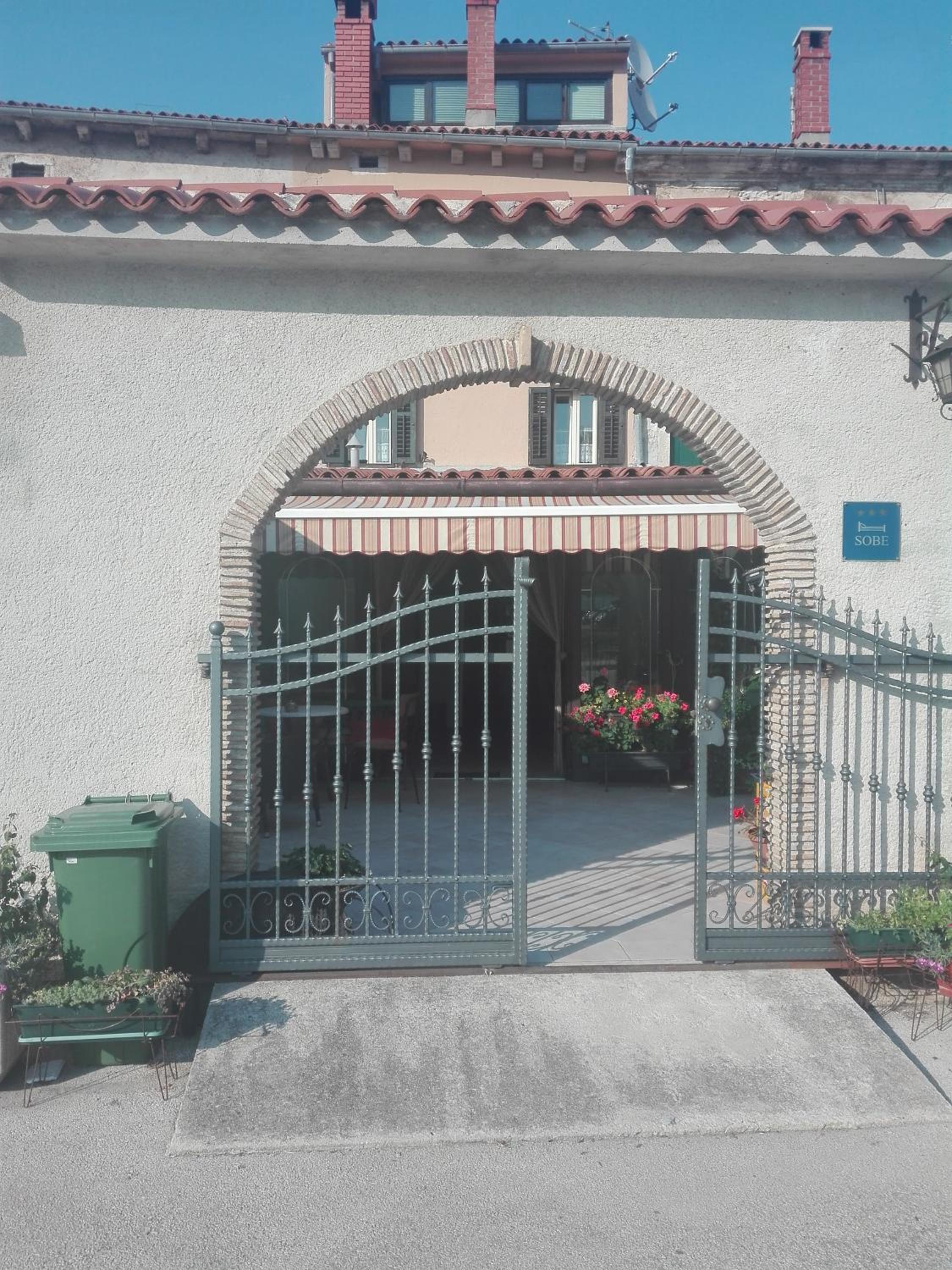 Photo 19