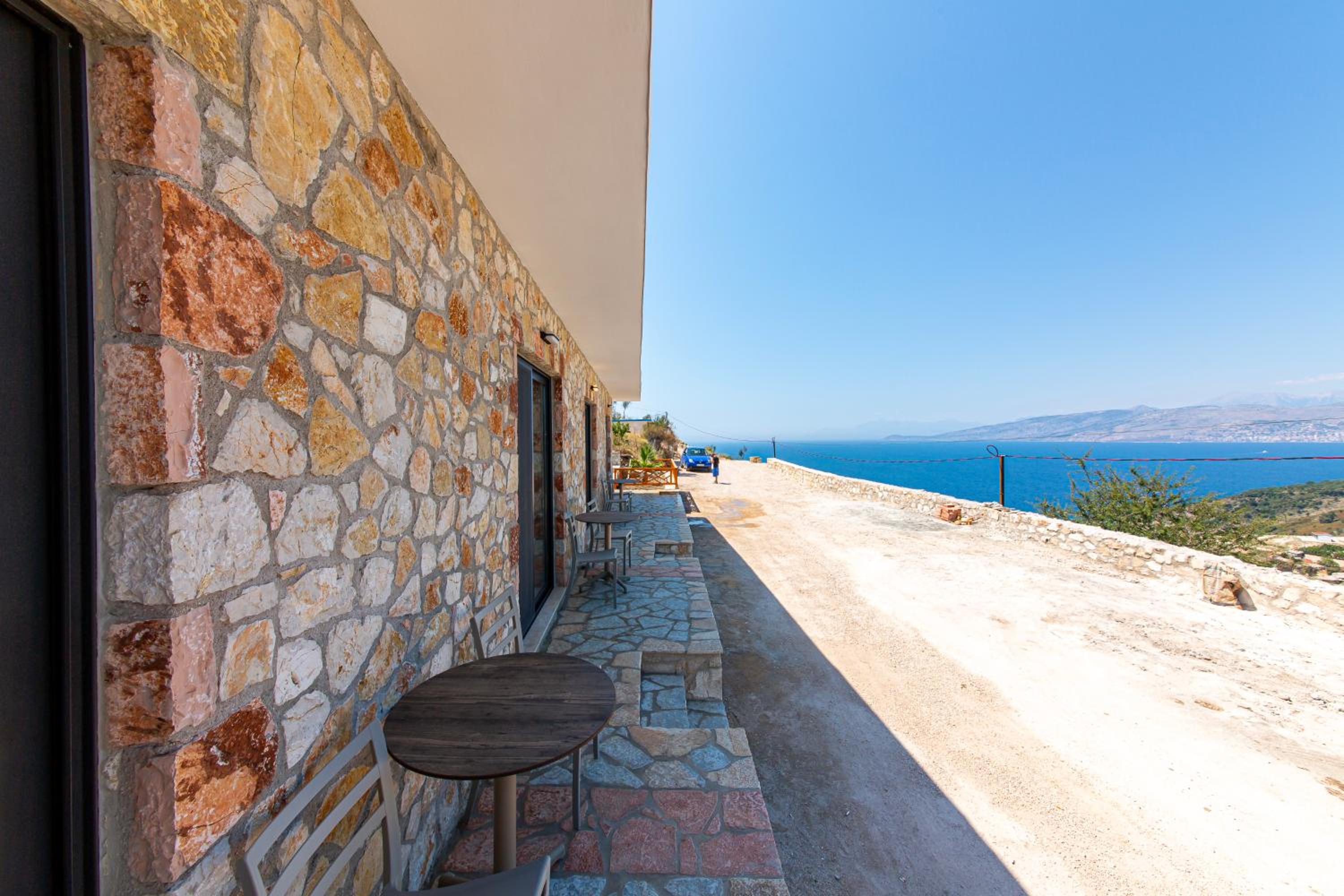 Santa Oliva Suites