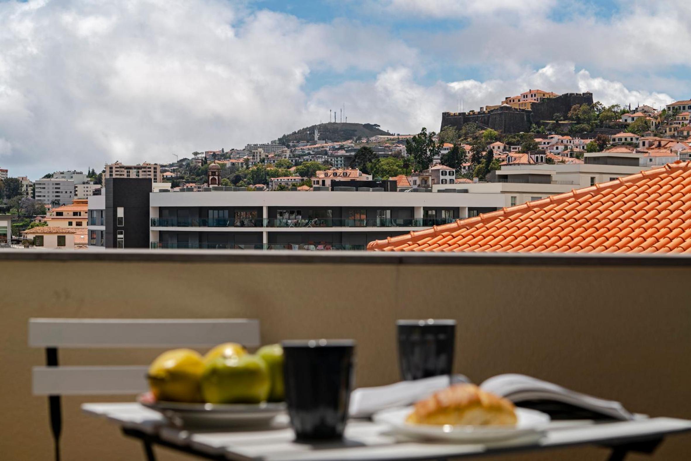 Luxury View Apartment Funchal CENTRAL Families FREE PARKING view 3