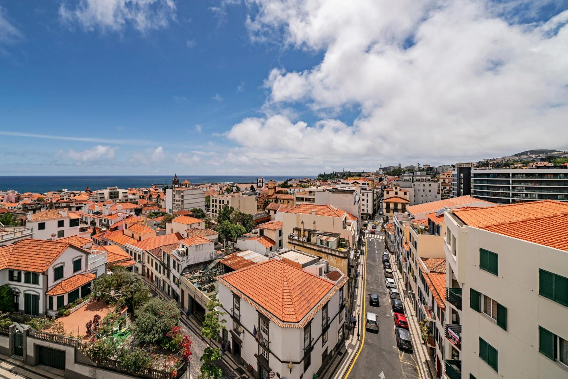 Luxury View Apartment Funchal CENTRAL Families FREE PARKING view 5