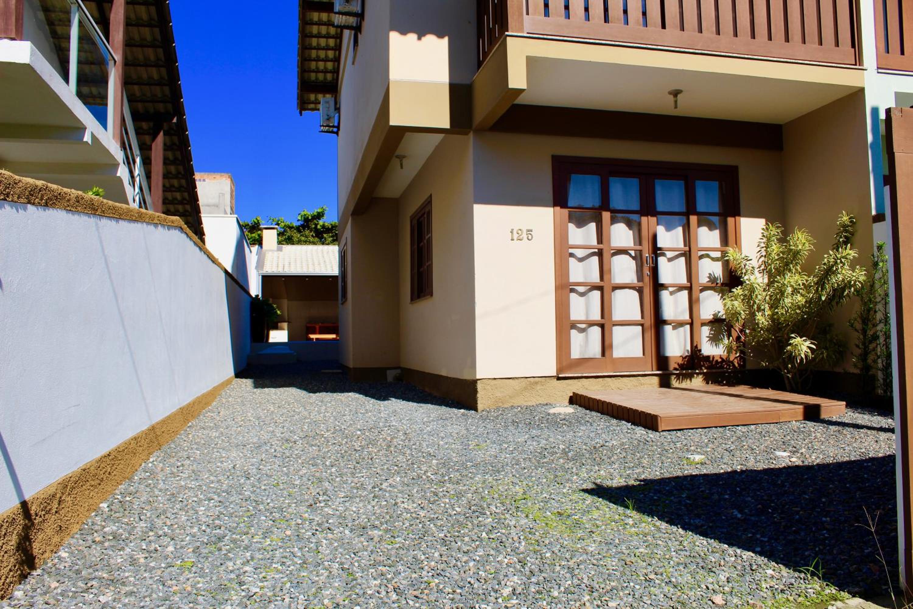 Sobrado c piscina a 500 metros da praia Canto Grande Rutilio N125