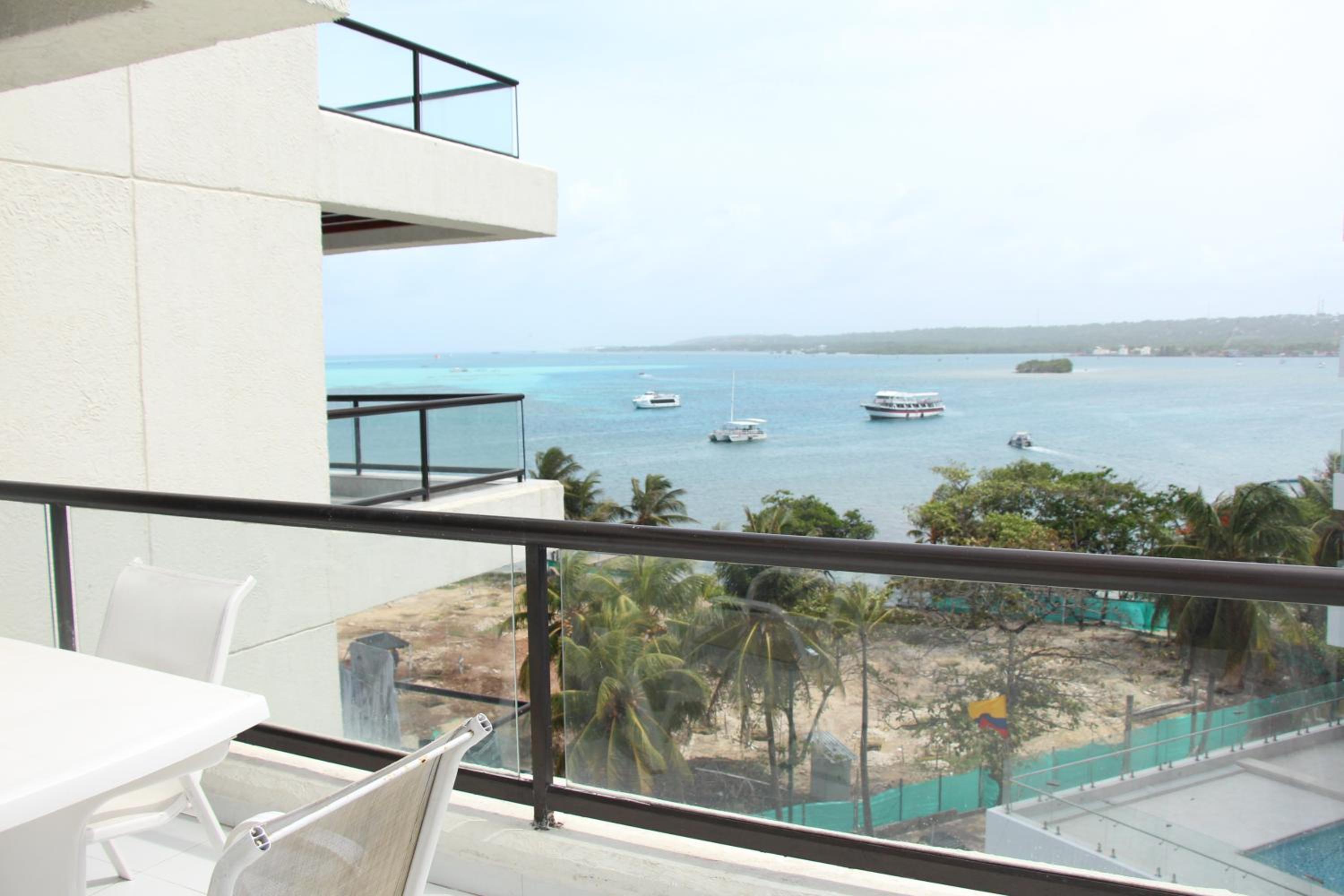 Apartamento en el Centro de San Andrés Islas con vista al mar- Edificio Bay Point 703