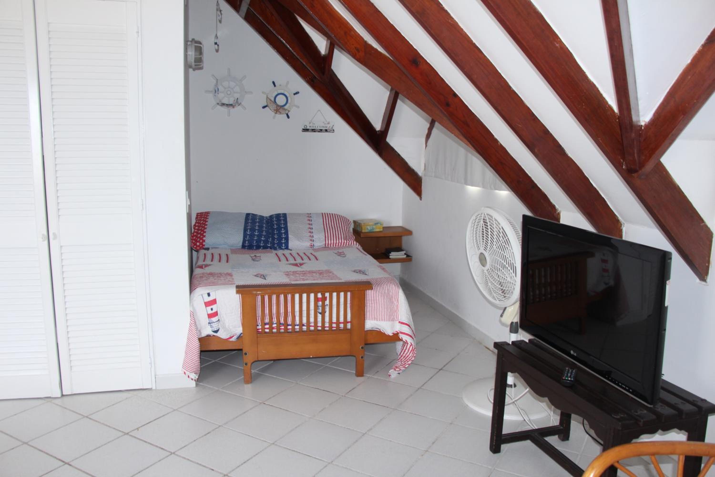 Apartamento en el Centro de San Andrés Islas con vista al mar- Edificio Bay Point 703