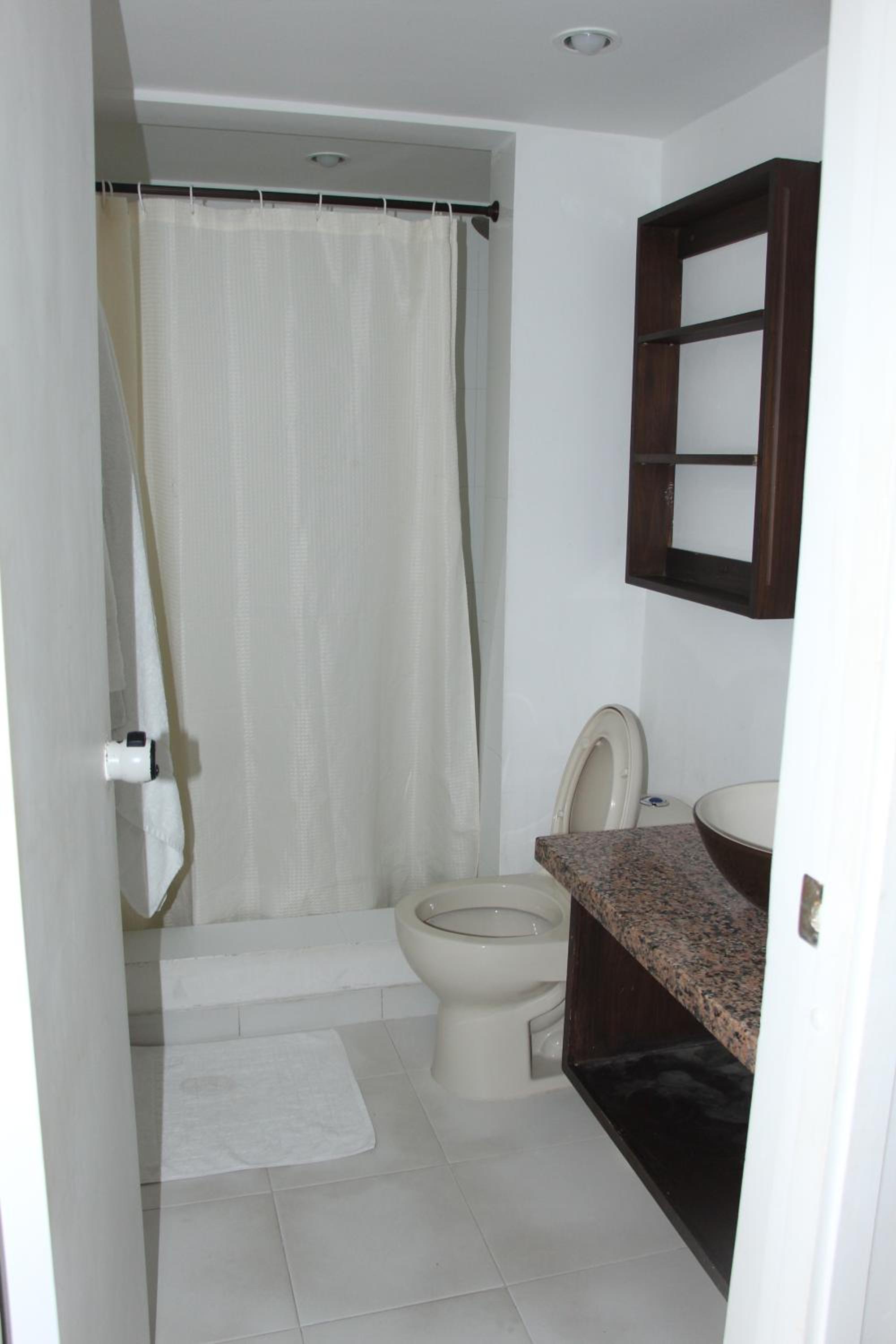 Apartamento en el Centro de San Andrés Islas con vista al mar- Edificio Bay Point 703