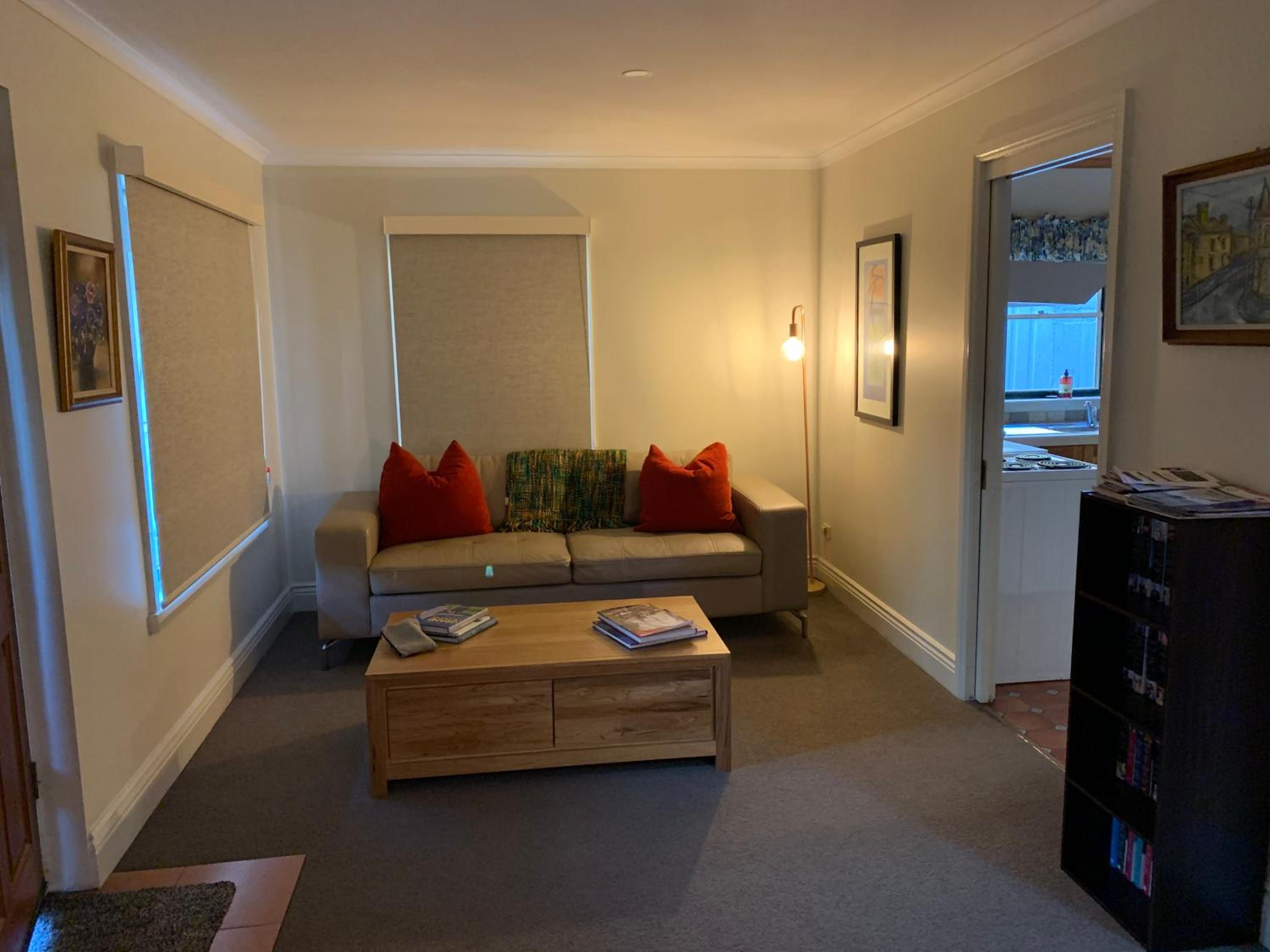 City townhouse walking distance to city