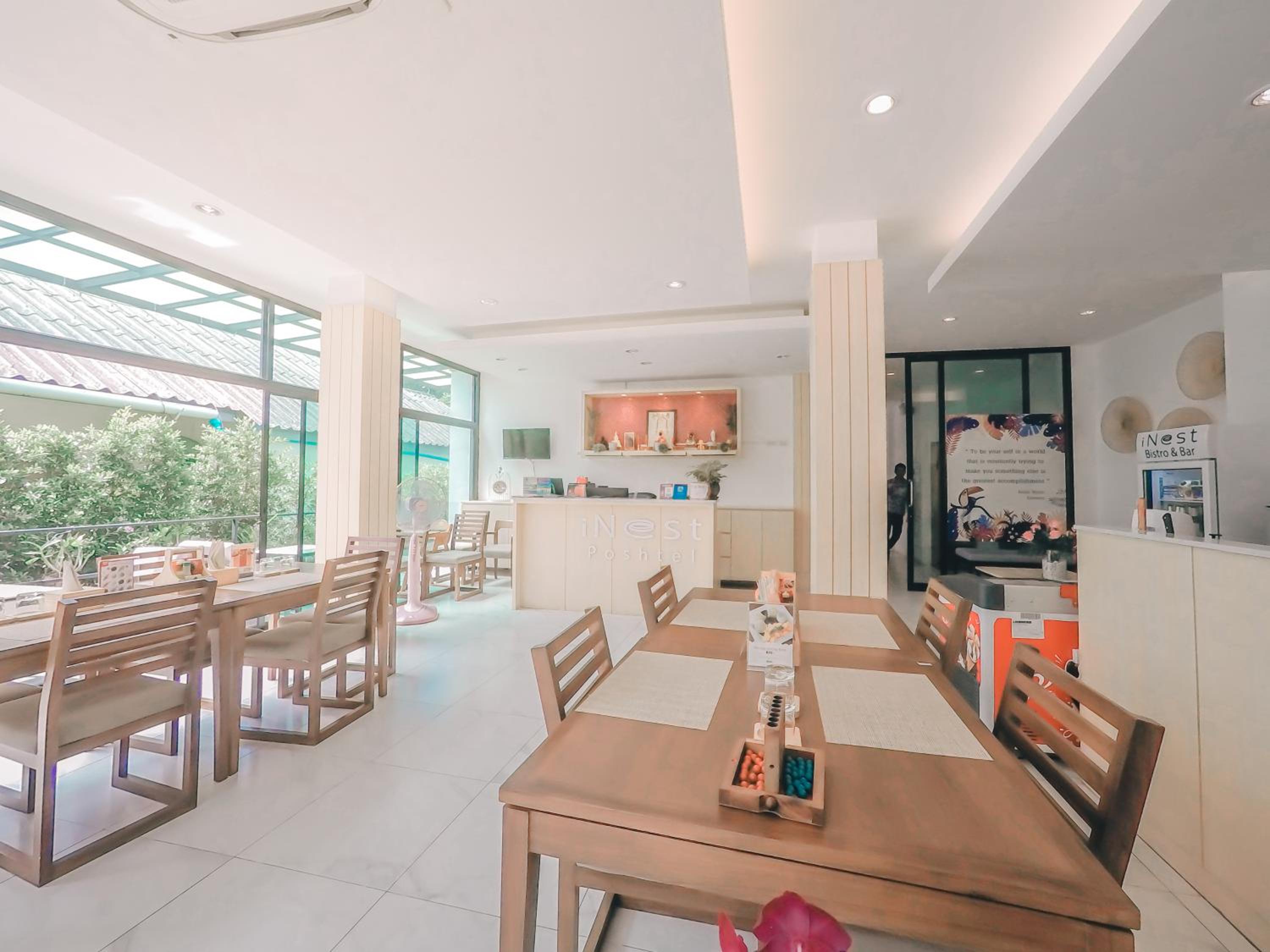 iNest Poshtel