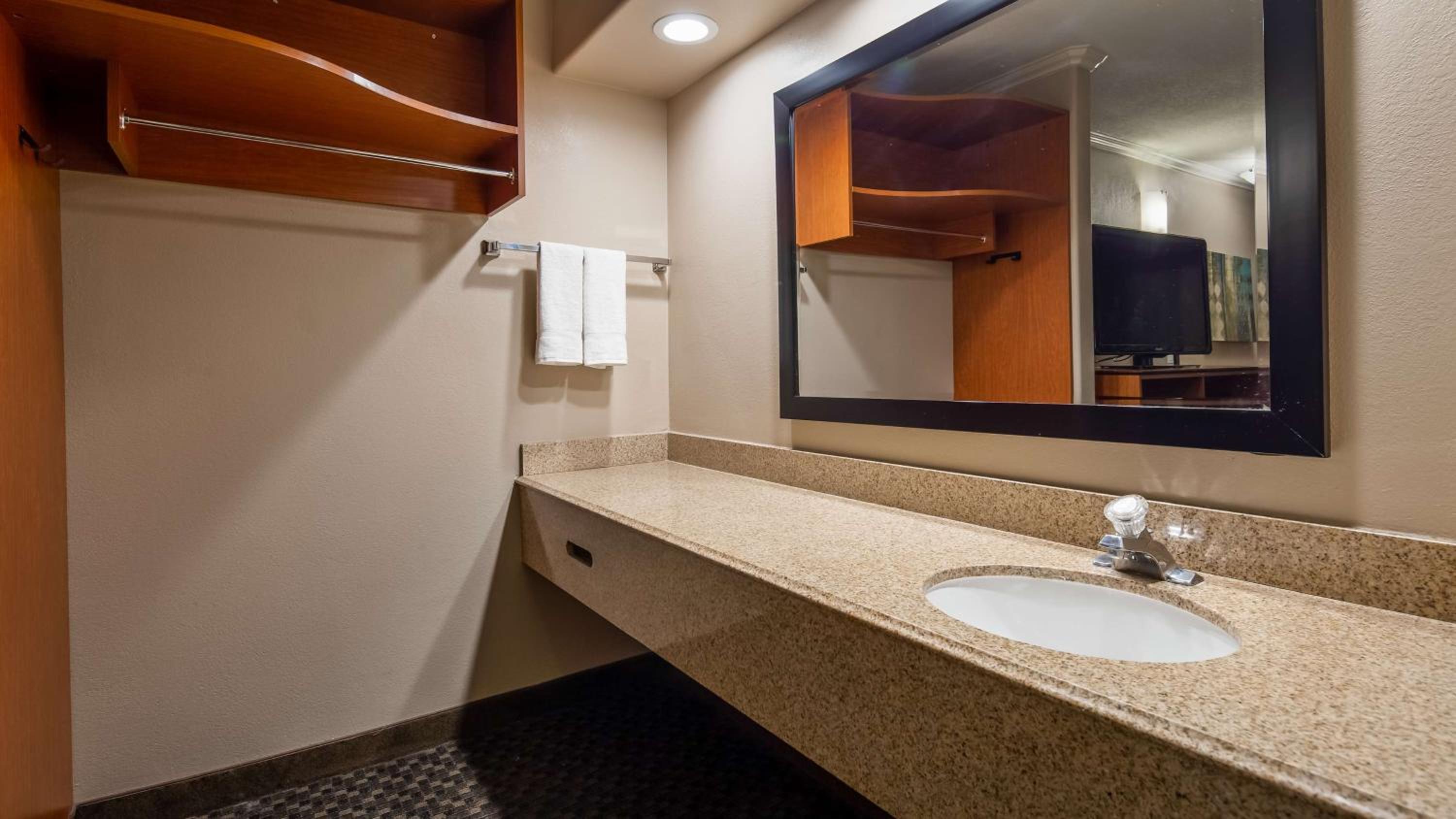 Oxnard Vacations - Best Western Oxnard Inn - Property Image 6
