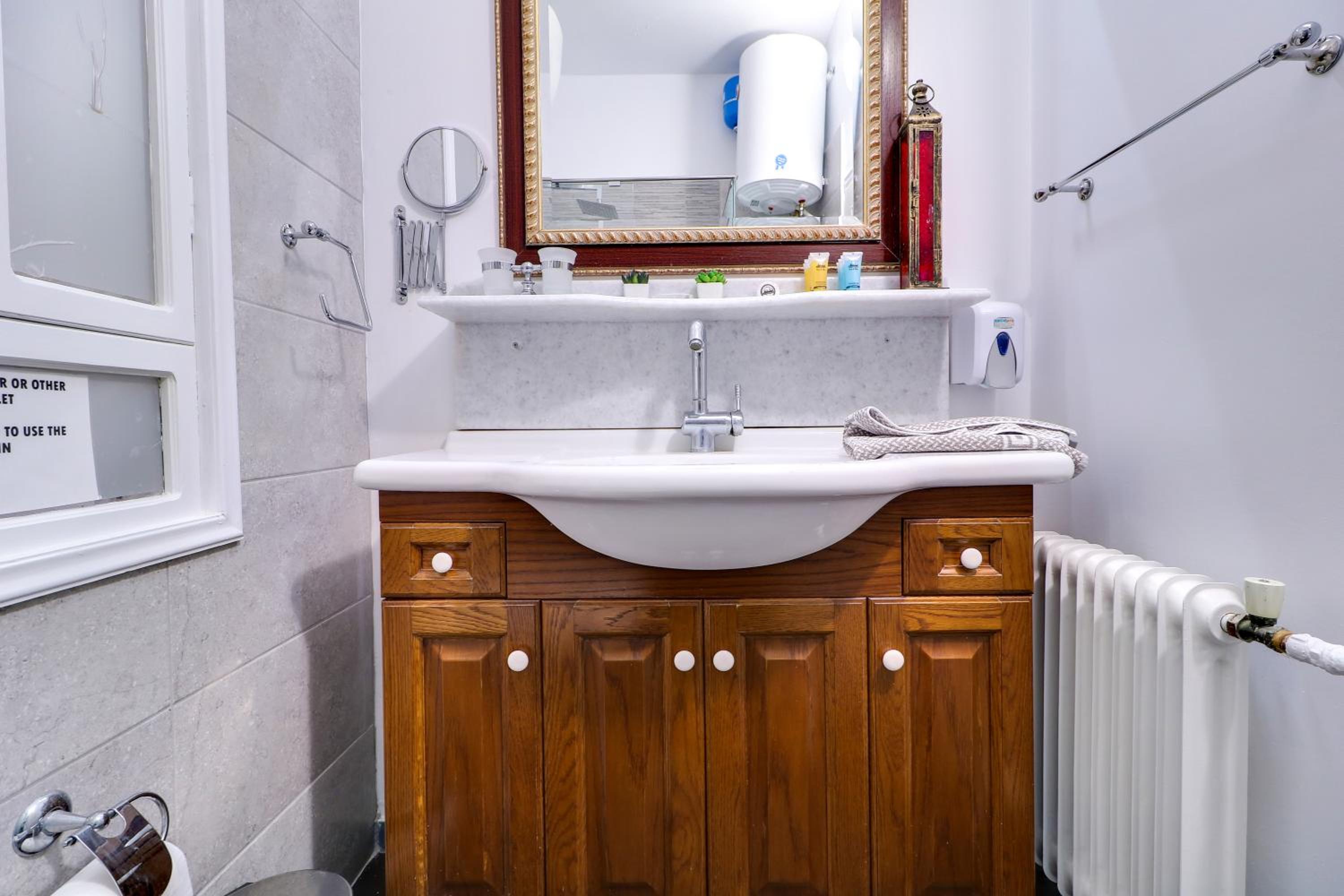 Plaka Elegant Apartment