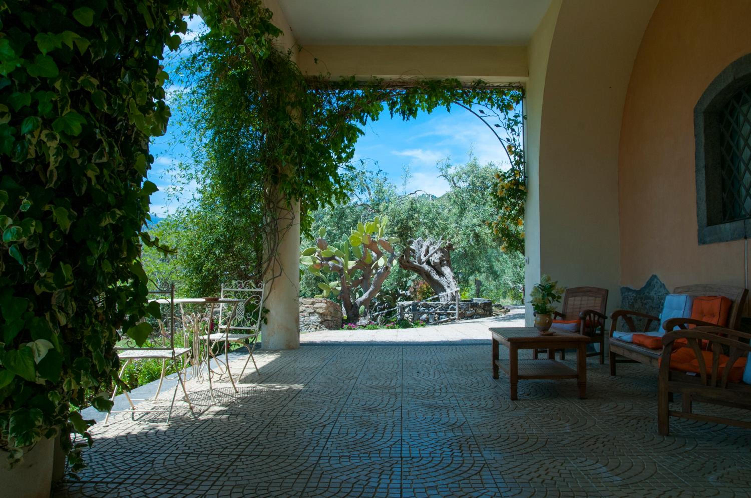 Antico Borgo Etneo Country Hotel