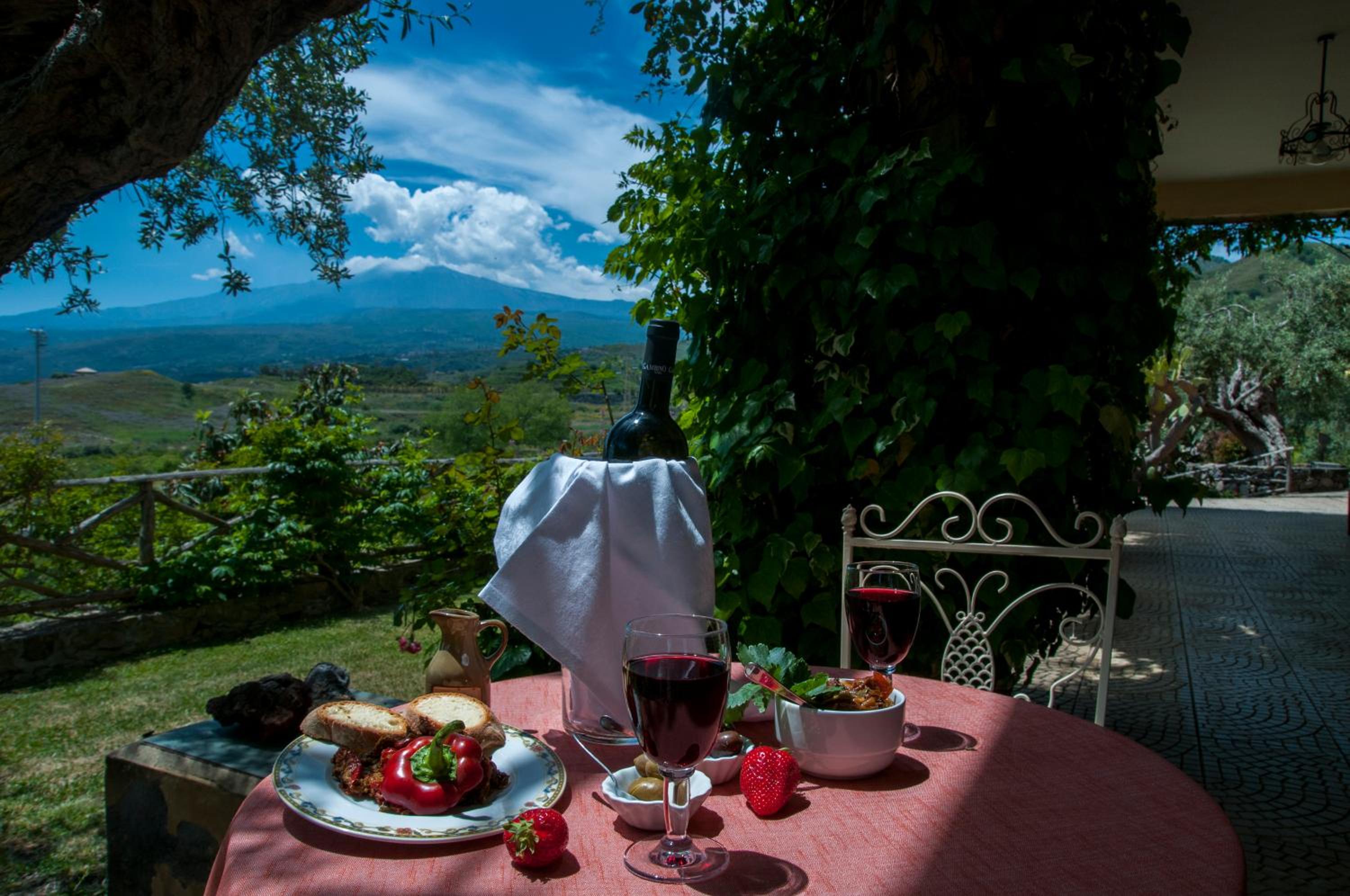 Antico Borgo Etneo Country Hotel