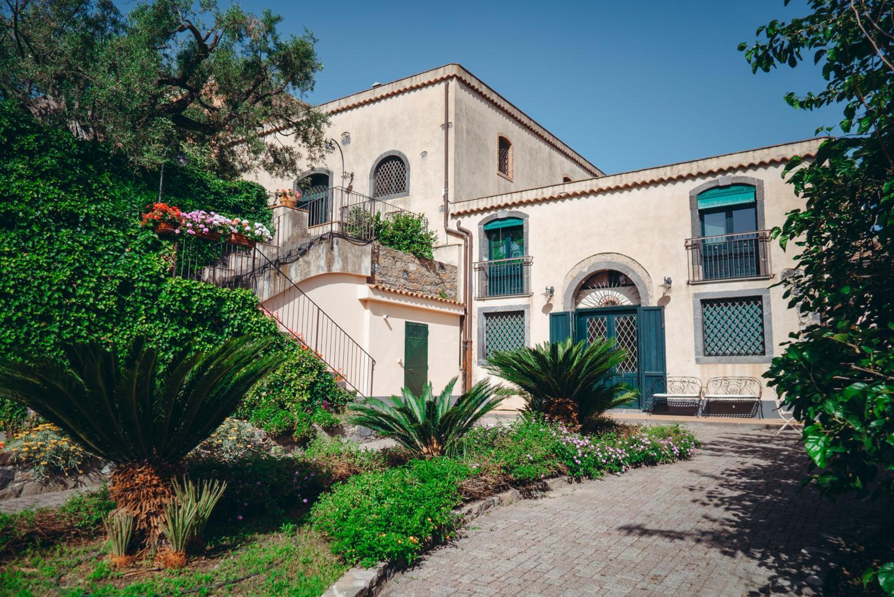 Antico Borgo Etneo Country Hotel