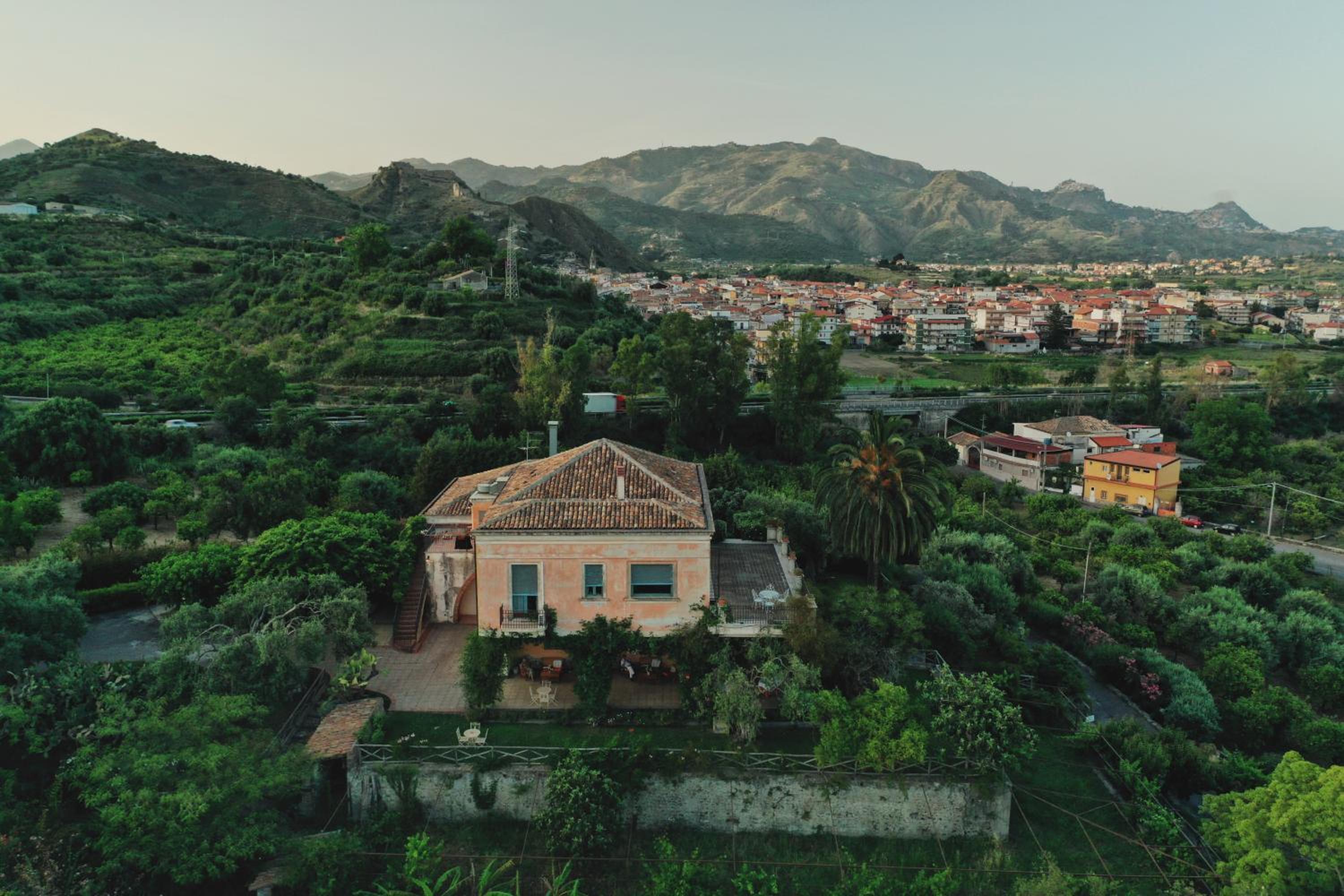 Antico Borgo Etneo Country Hotel