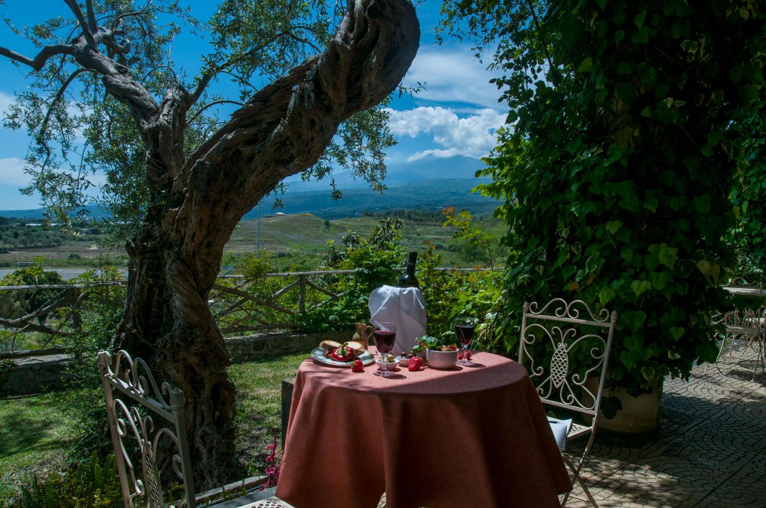 Antico Borgo Etneo Country Hotel