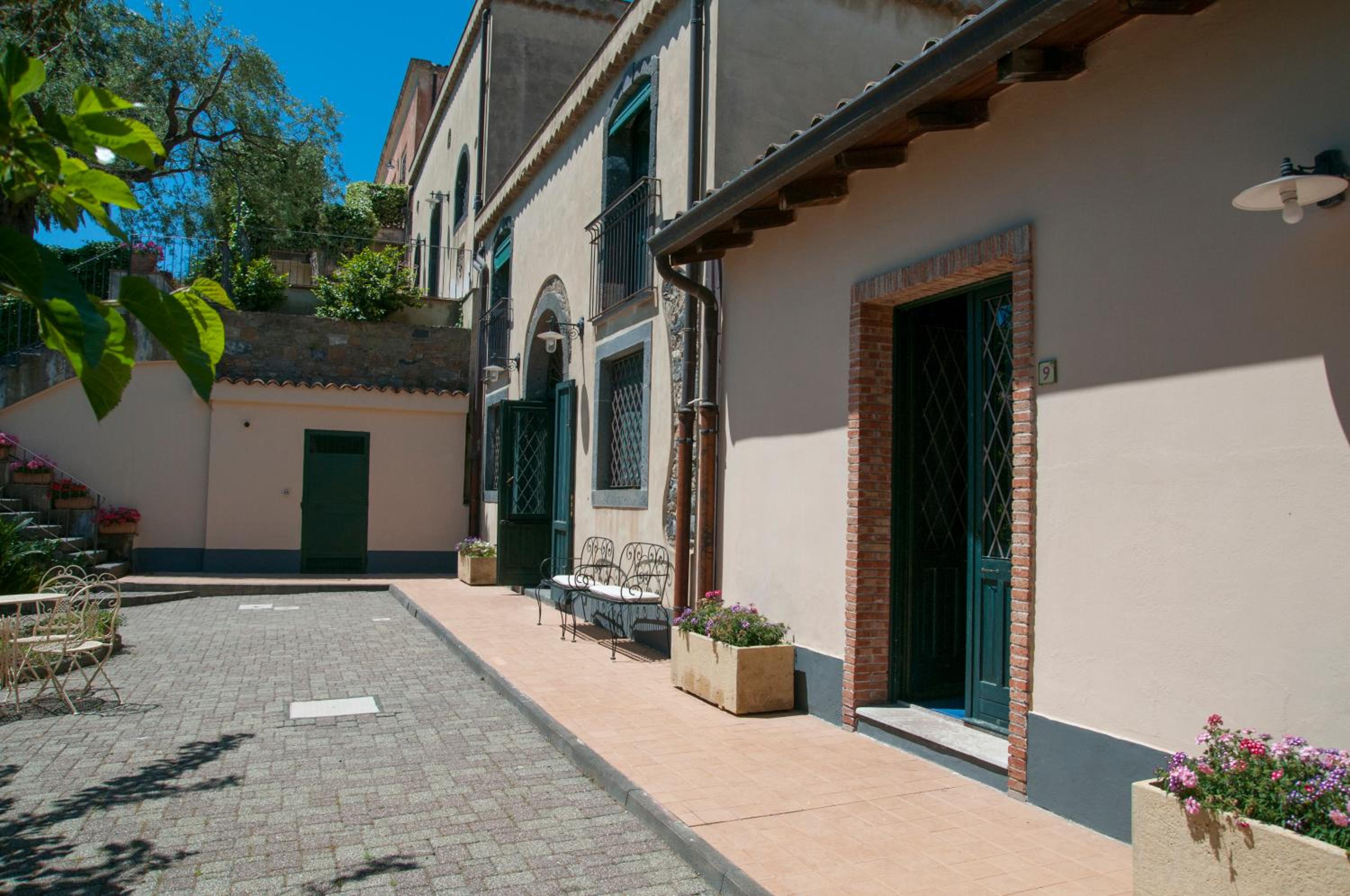Antico Borgo Etneo Country Hotel