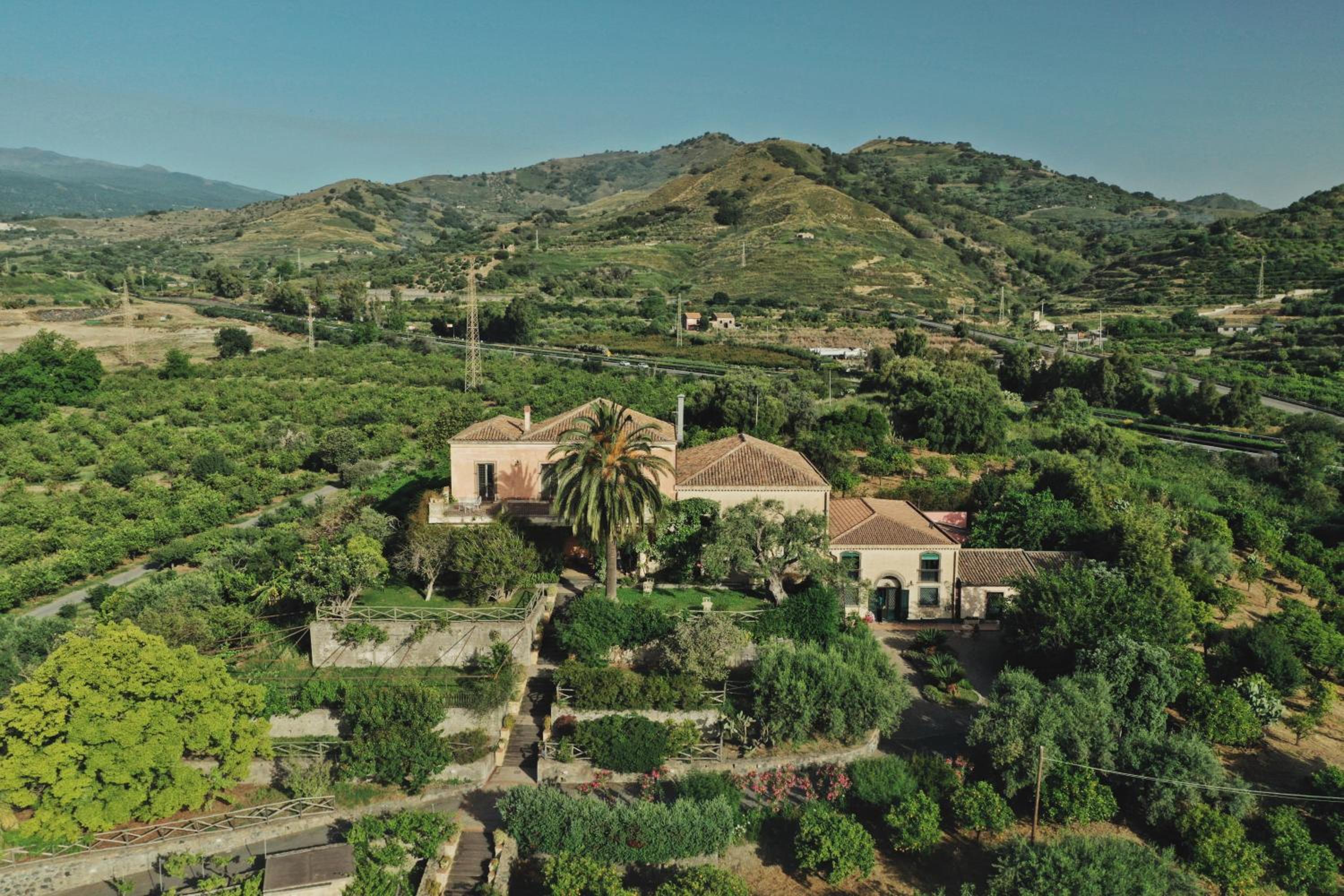 Antico Borgo Etneo Country Hotel