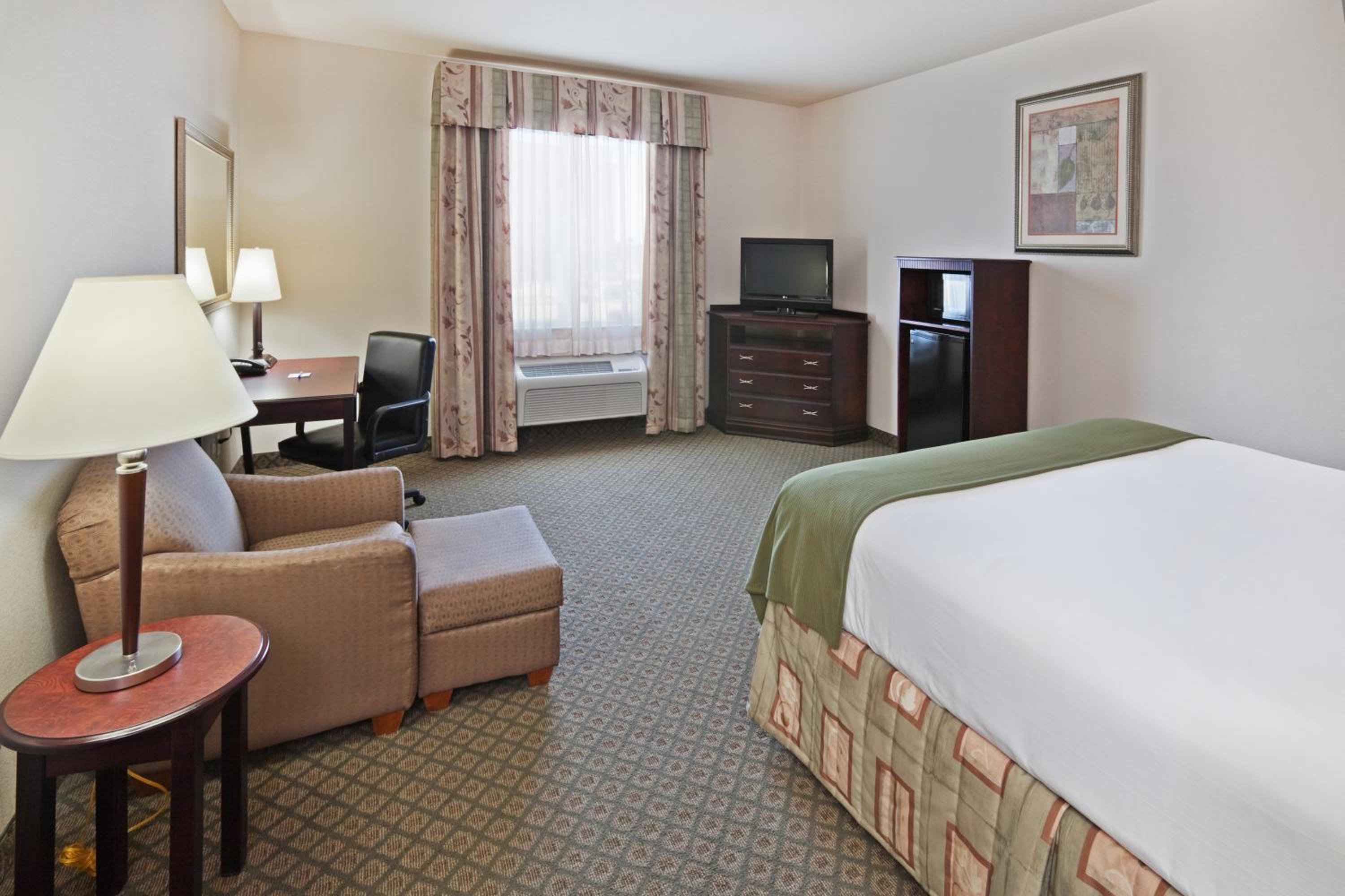 Corsicana Vacations - Holiday Inn Express Hotel and Suites Corsicana I-45, an IHG Hotel - Property Image 40