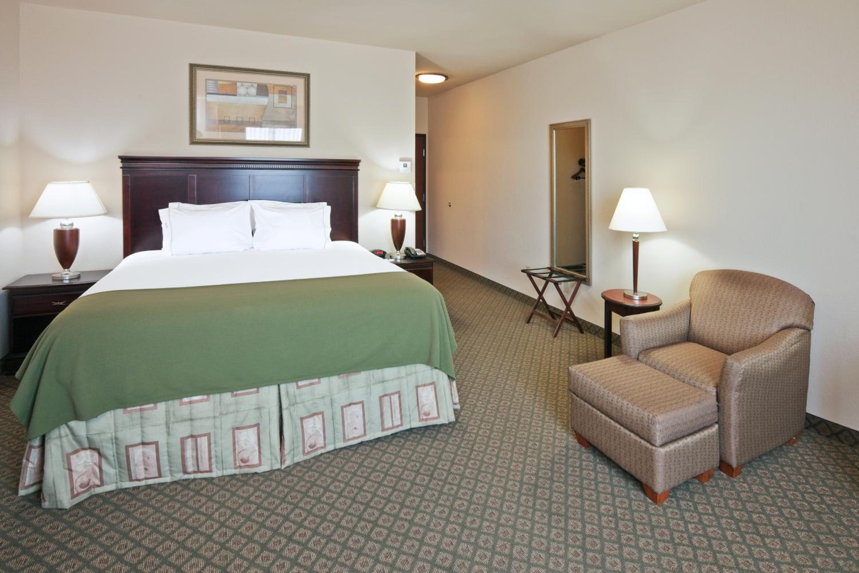 Corsicana Vacations - Holiday Inn Express Hotel and Suites Corsicana I-45, an IHG Hotel - Property Image 36