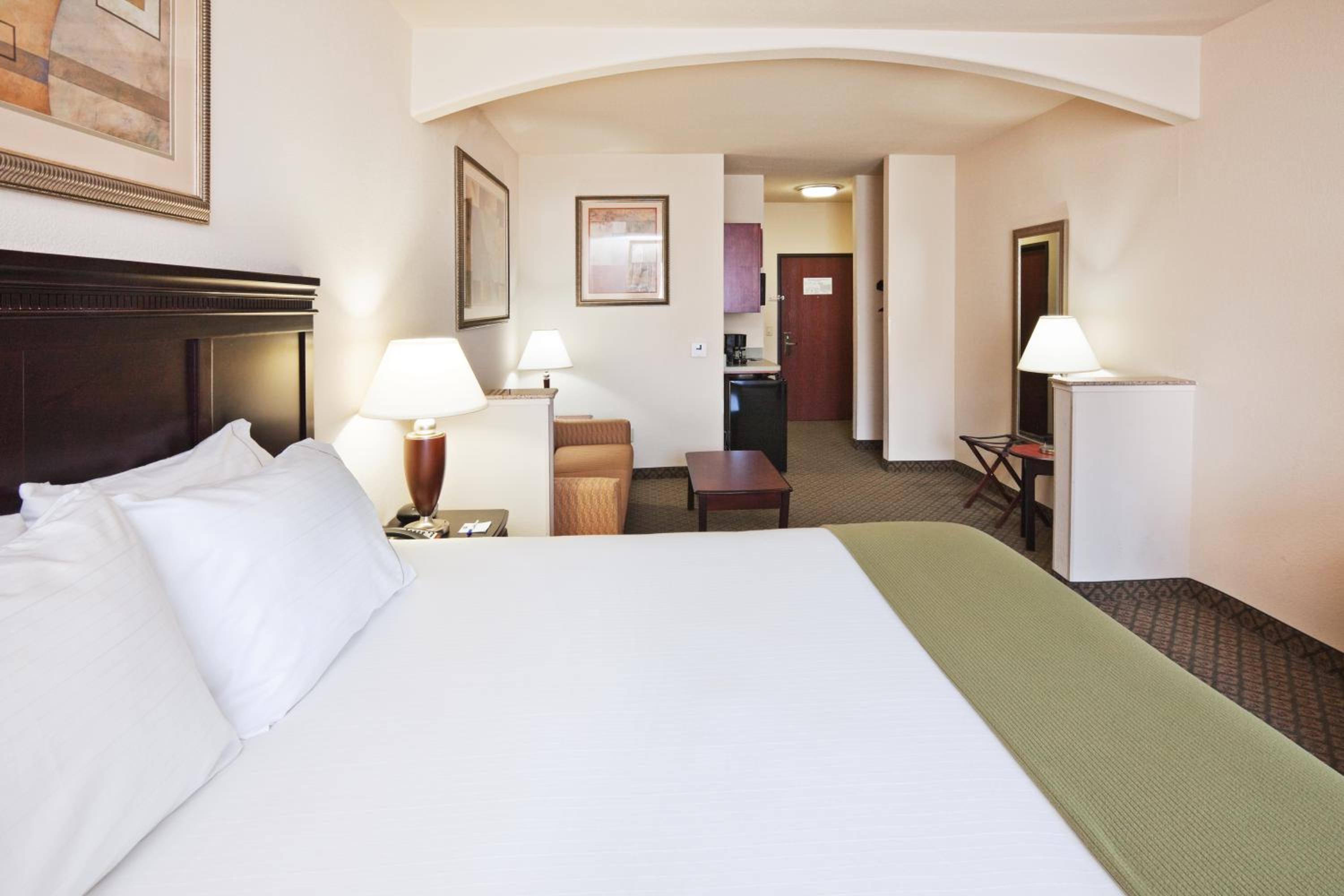 Corsicana Vacations - Holiday Inn Express Hotel and Suites Corsicana I-45, an IHG Hotel - Property Image 35