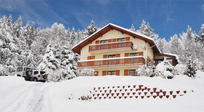 Les Hauts du Lac view 3