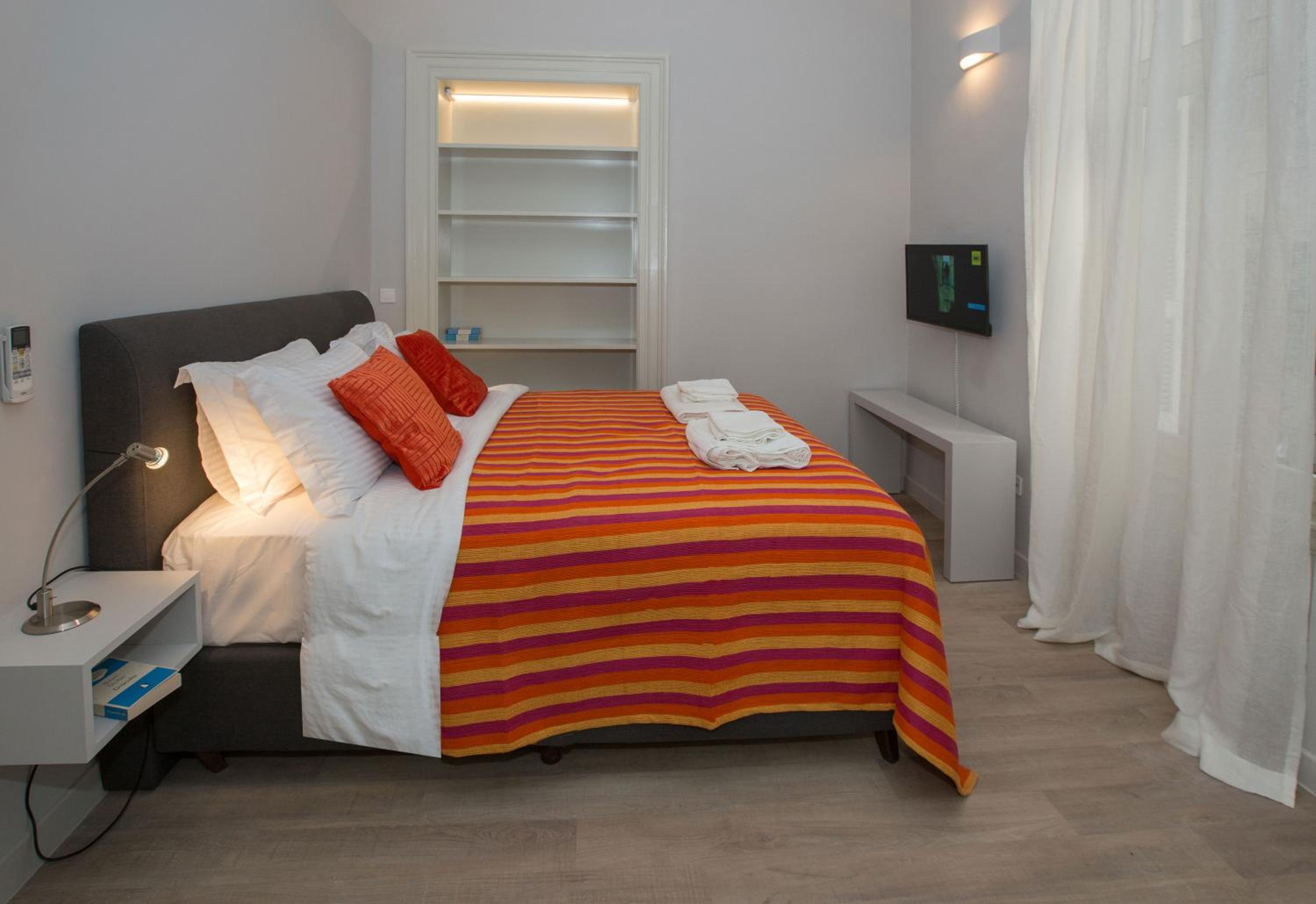 Magnificent neoclassical apt in Syntagma-Plaka