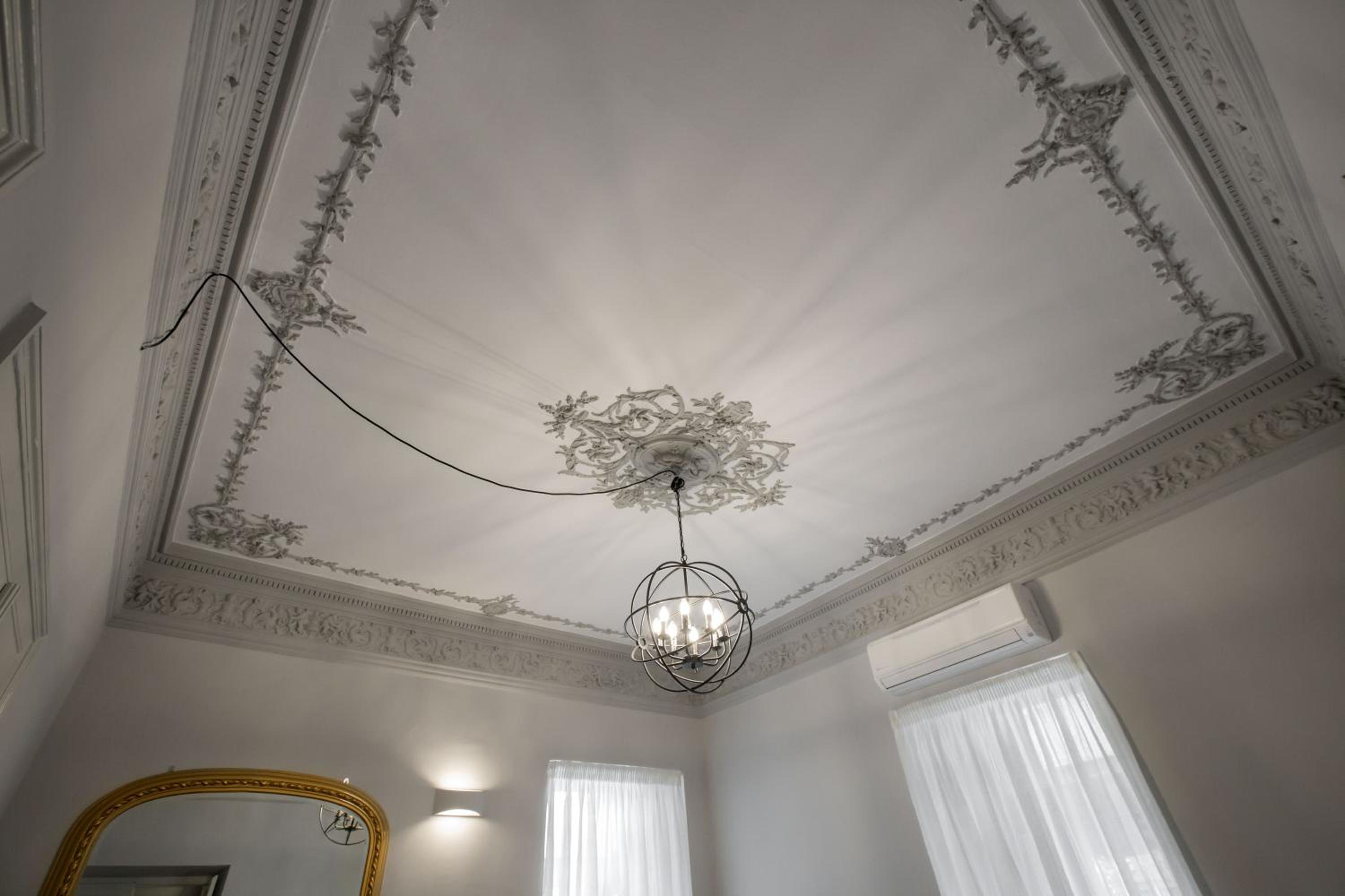 Magnificent neoclassical apt in Syntagma-Plaka