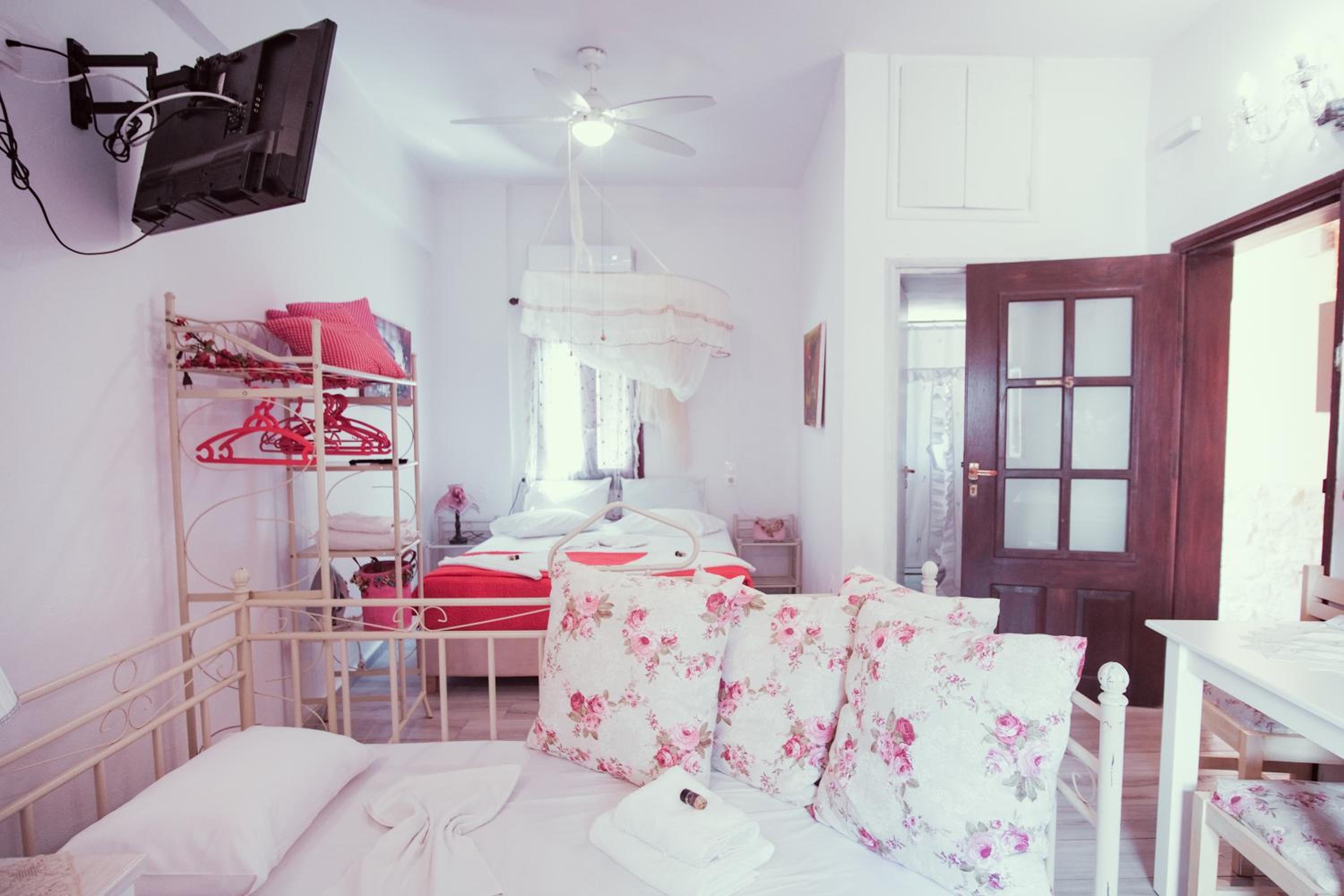Studio Lefaki