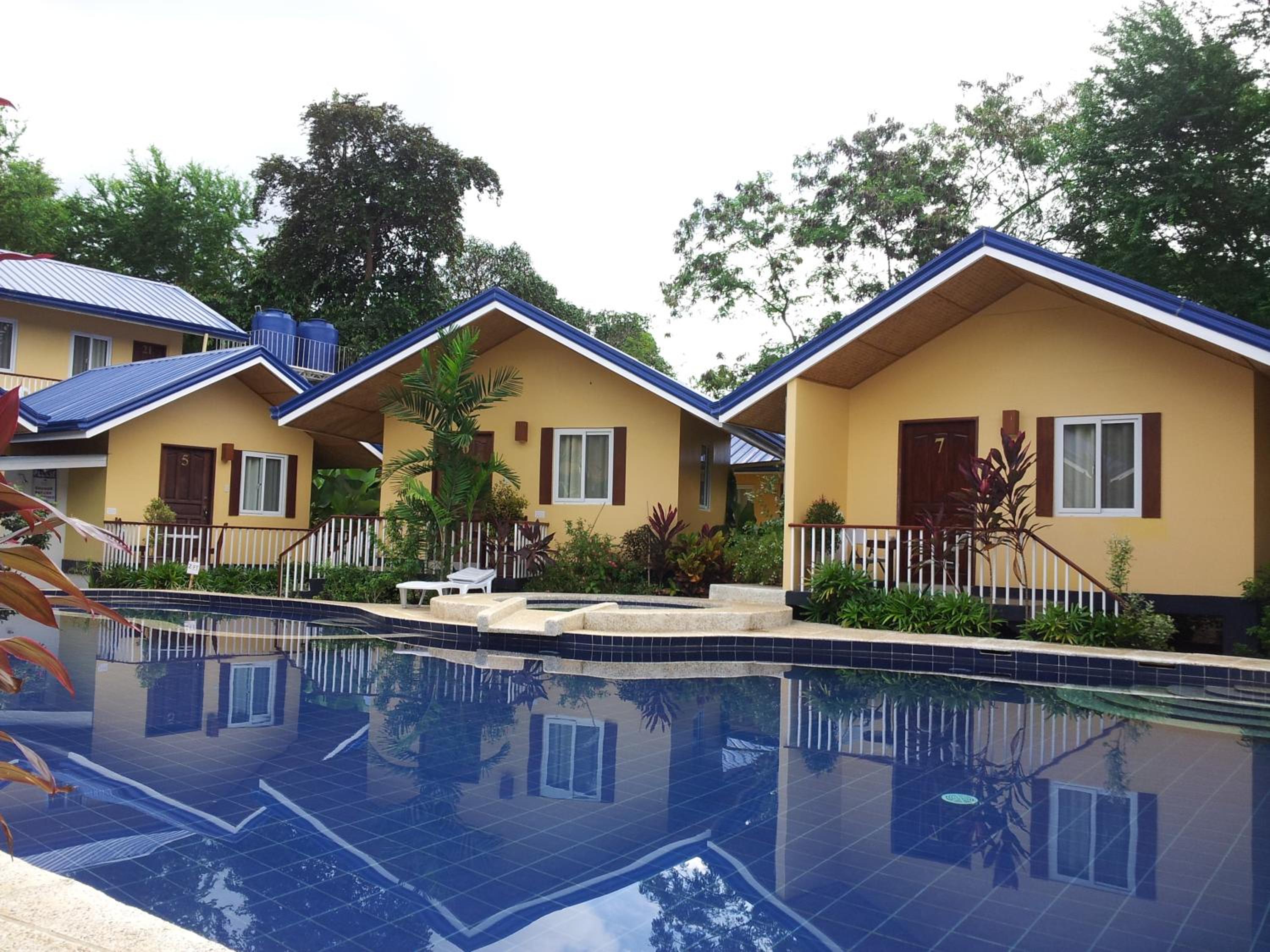 Blue Lagoon Inn & Suites
